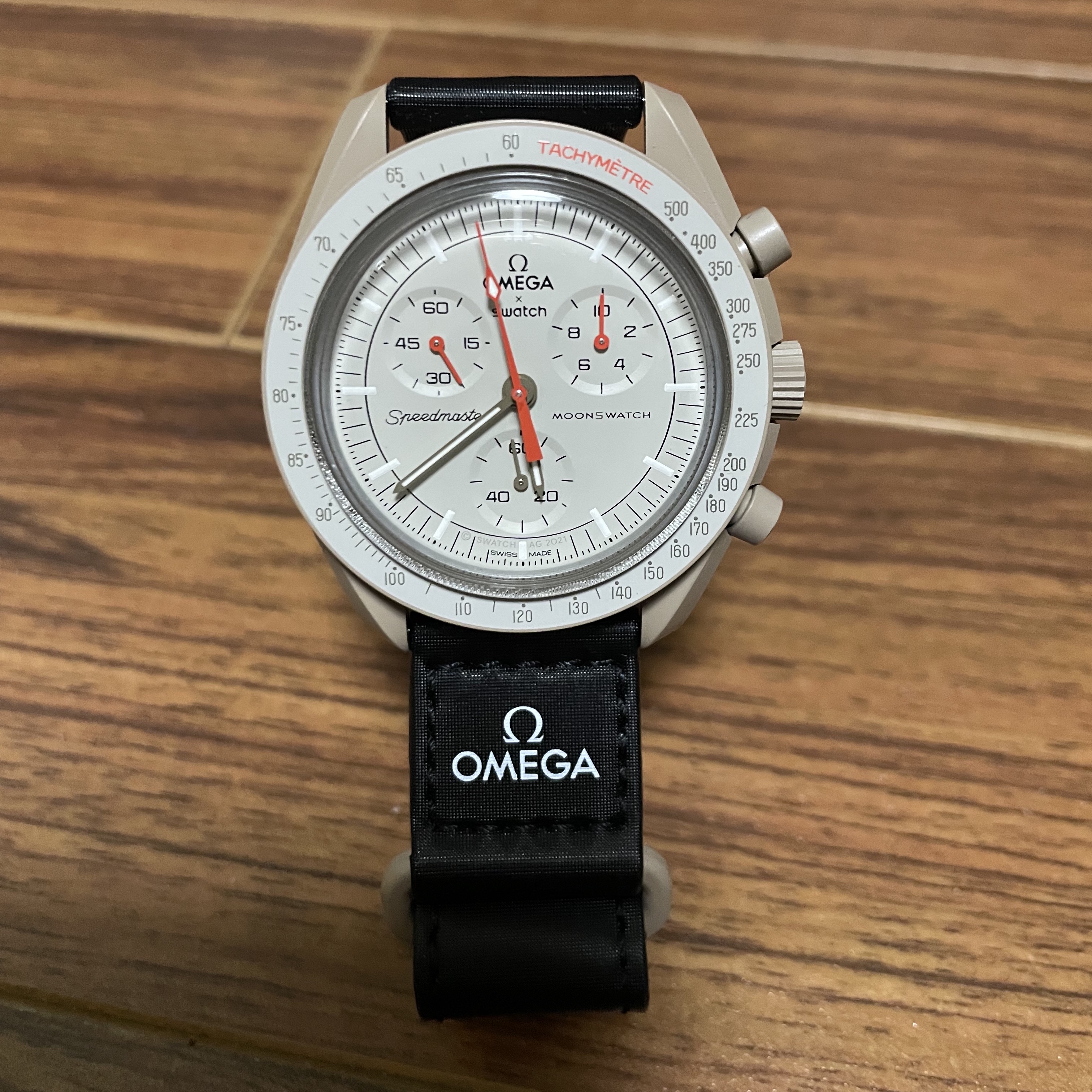 Swatch x Omega Bioceramic MoonSwatch Mission To Jupiter 착용 스타일 - 1