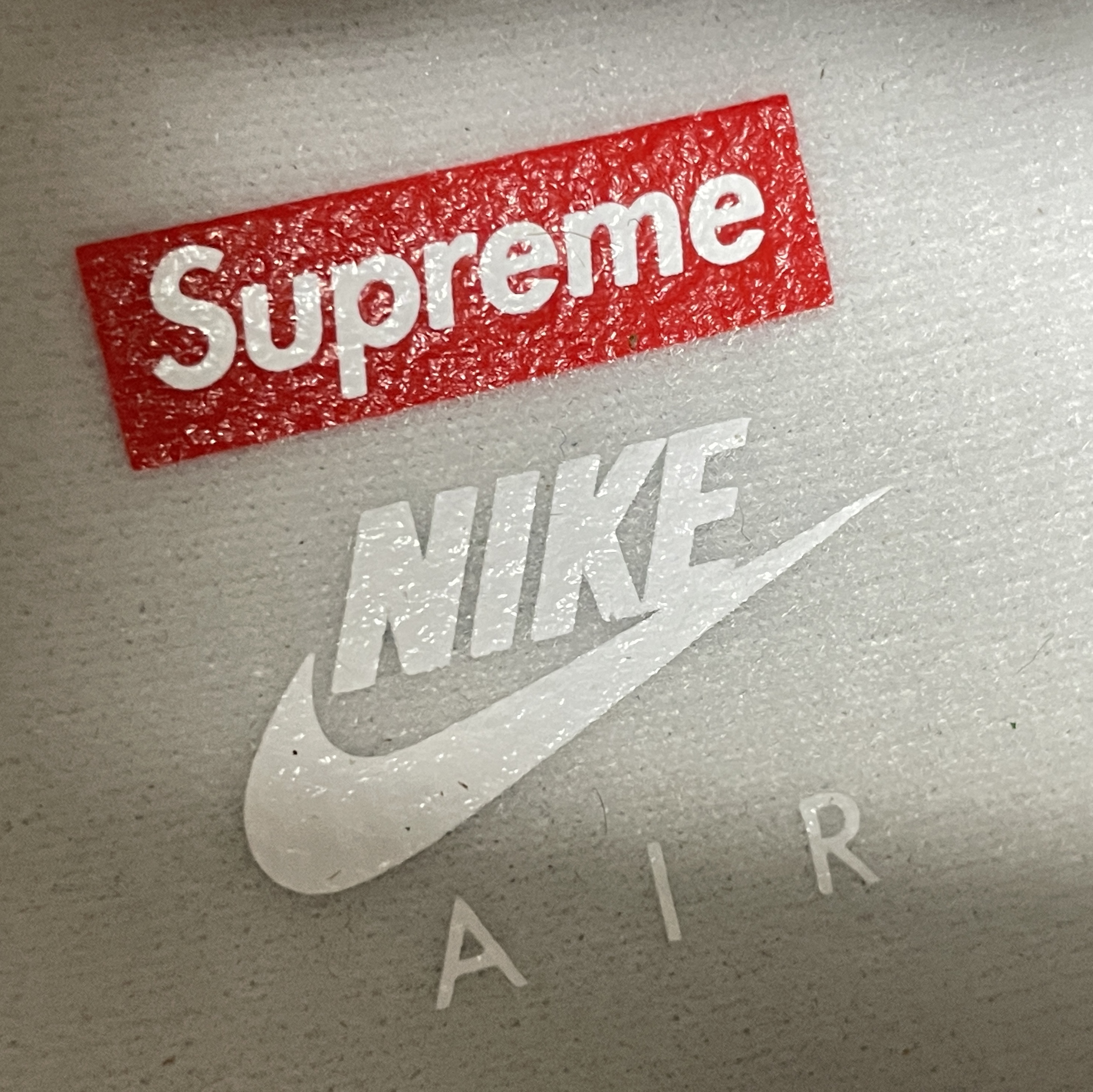 Nike x Supreme Air Force 1 Low White 착용 스타일 - 5