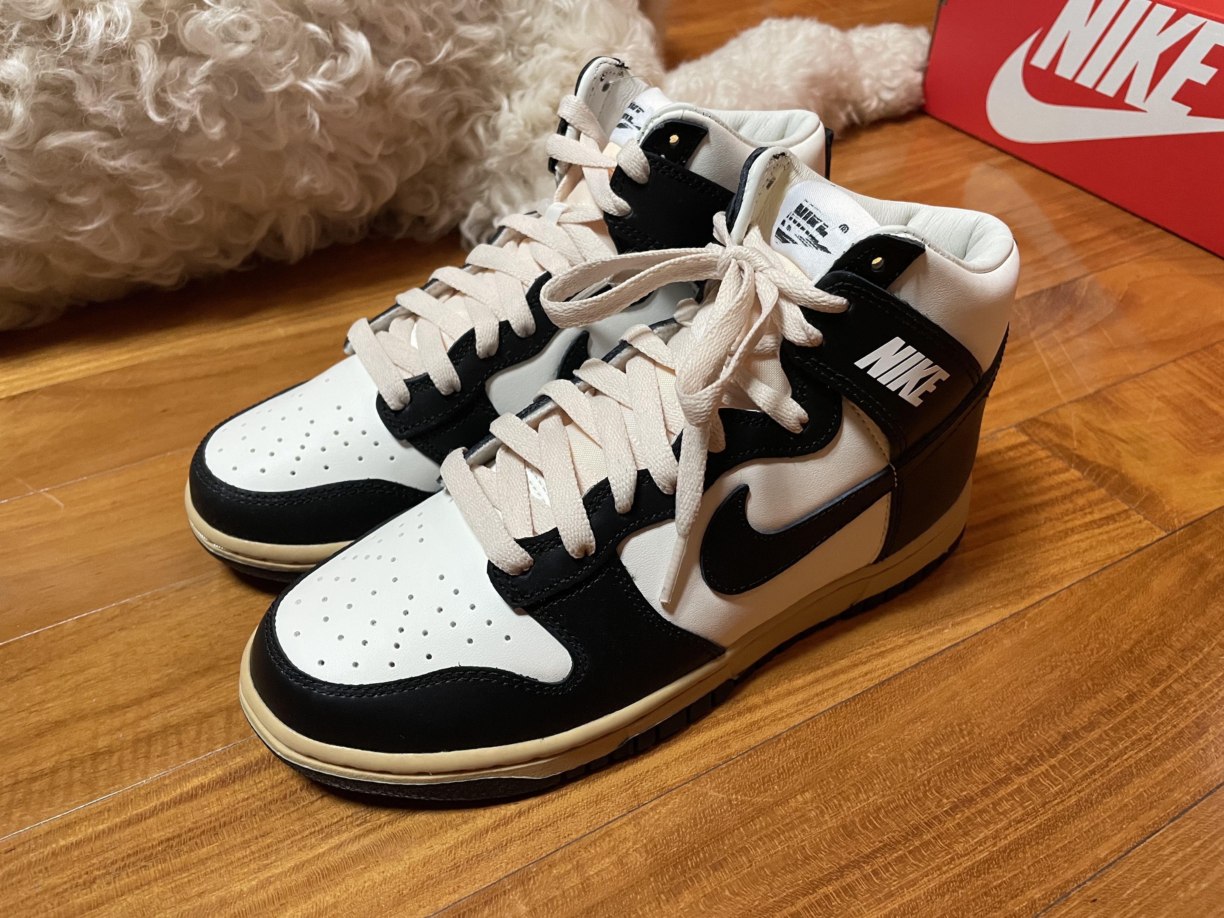 (W) Nike Dunk High SE Sail Black 착용 스타일 - 1