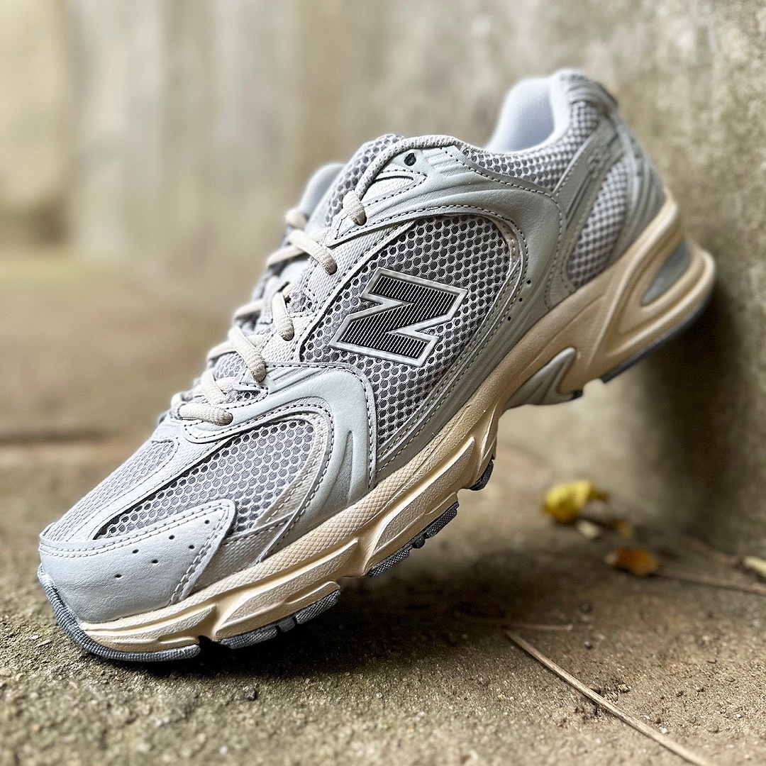 New Balance 530 Vintage Metallic Silver 착용 스타일 - 2