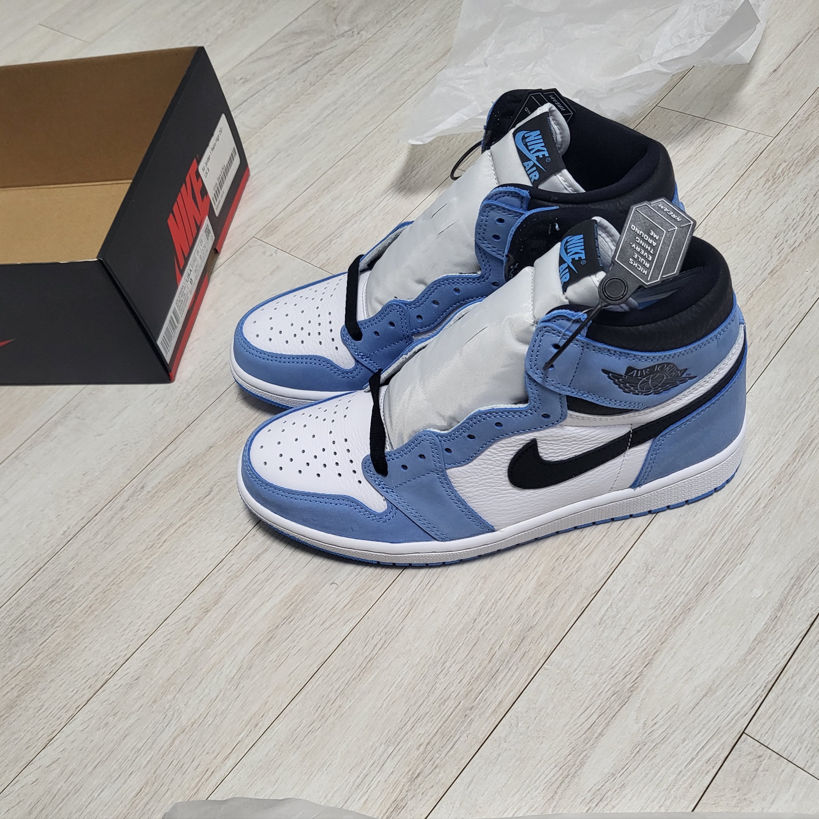 Jordan 1 Retro High OG University Blue 착용 스타일