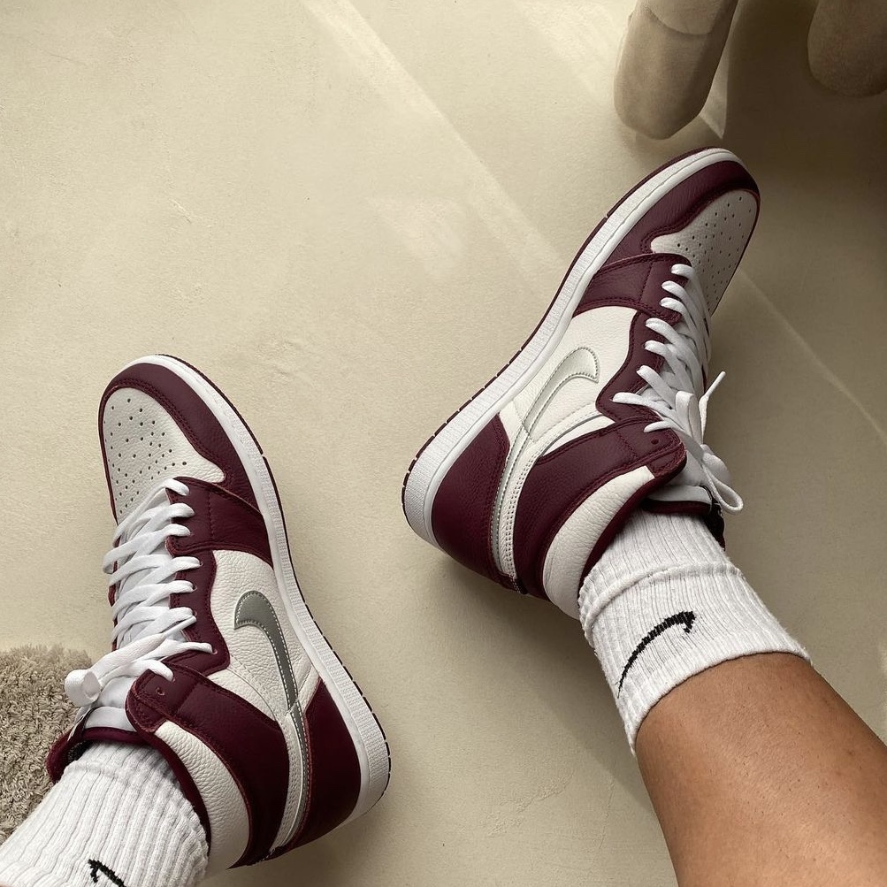 Jordan 1 Retro High OG Bordeaux 착용 스타일