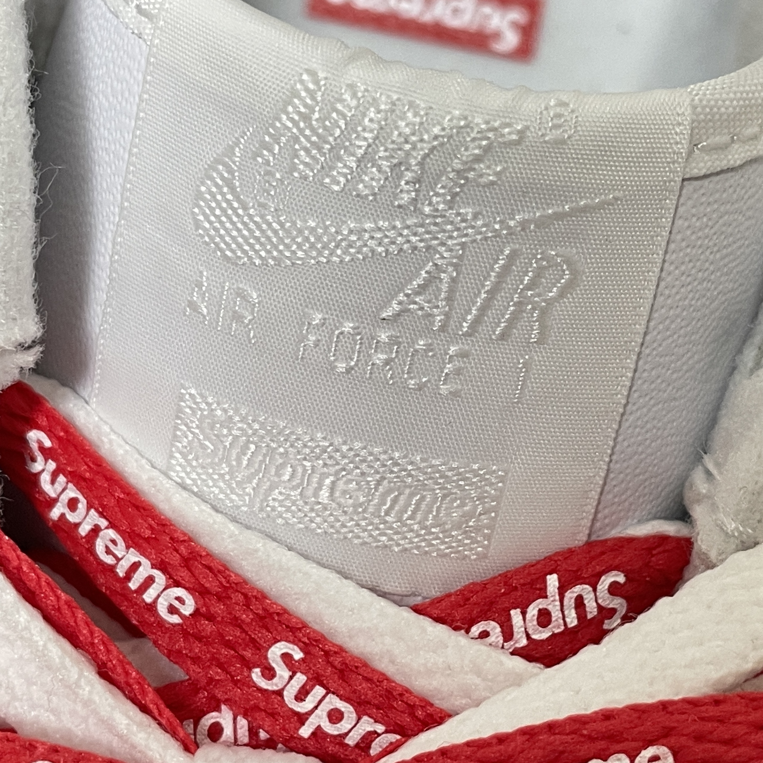 Nike x Supreme Air Force 1 Low White 착용 스타일 - 4