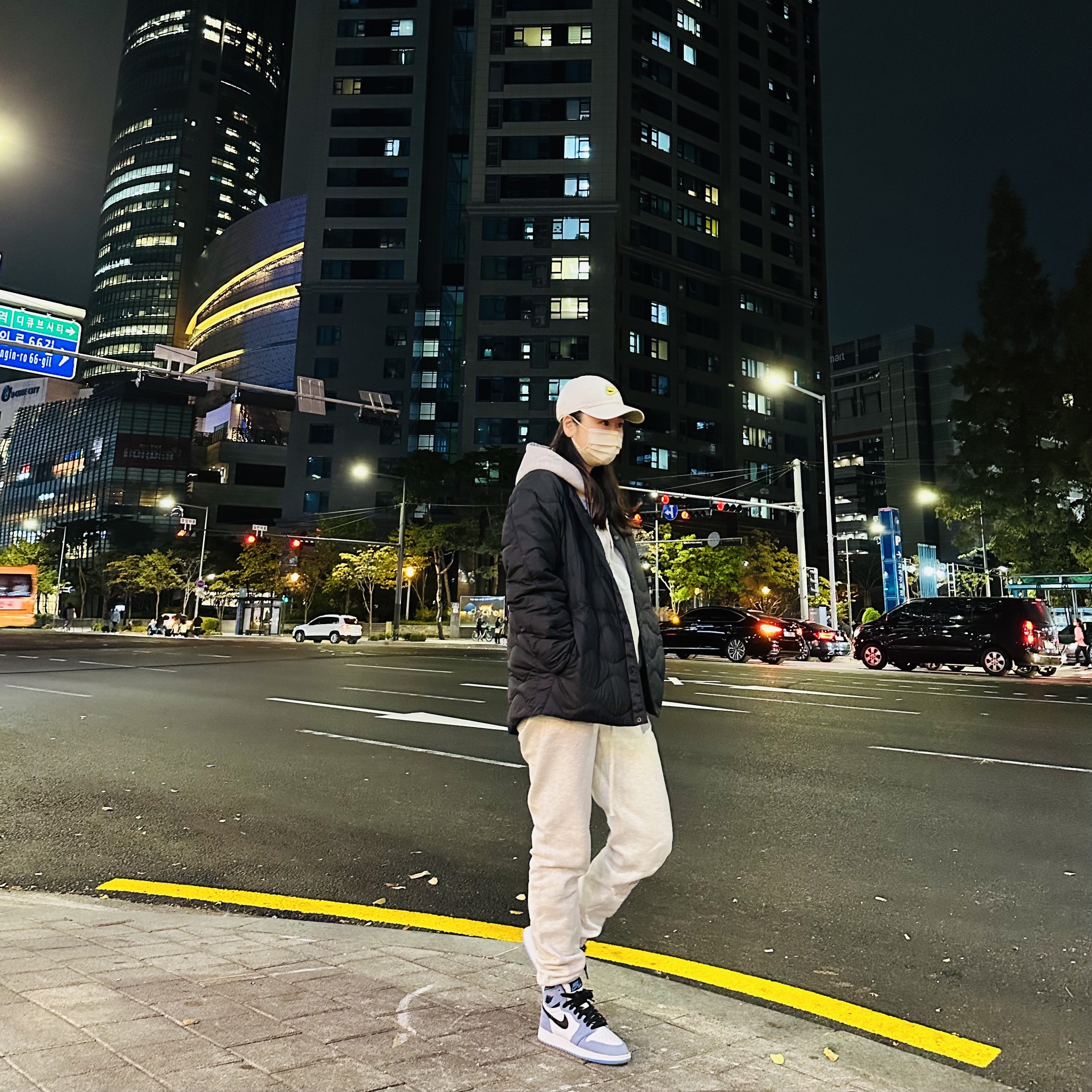 Nike x Drake Nocta Cardinal Stock Essential Hoodie Grey - Asia, Jordan 1 Retro High OG University Blue 착용 스타일 - 1