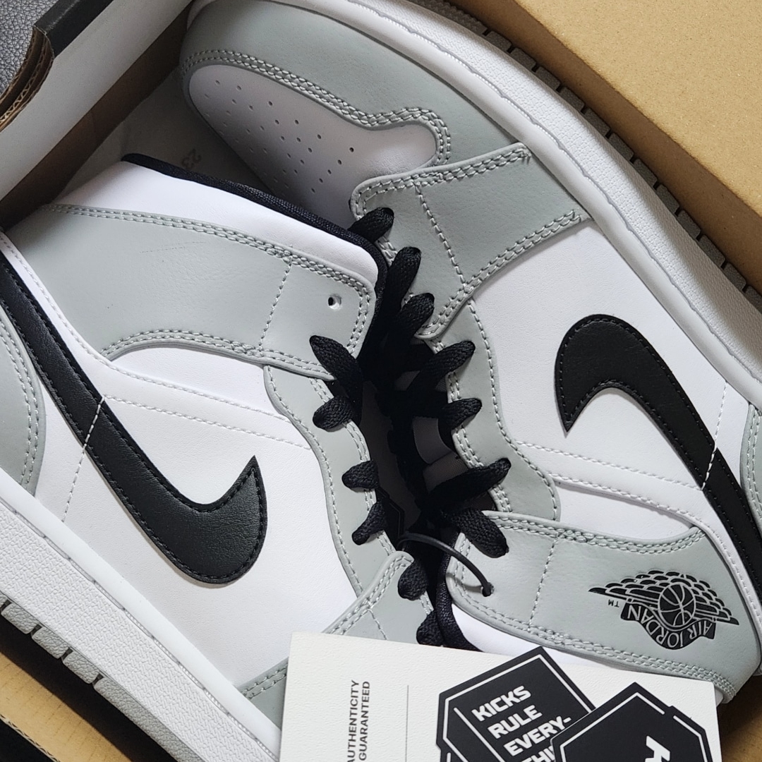 Jordan 1 Mid Light Smoke Grey 착용 스타일
