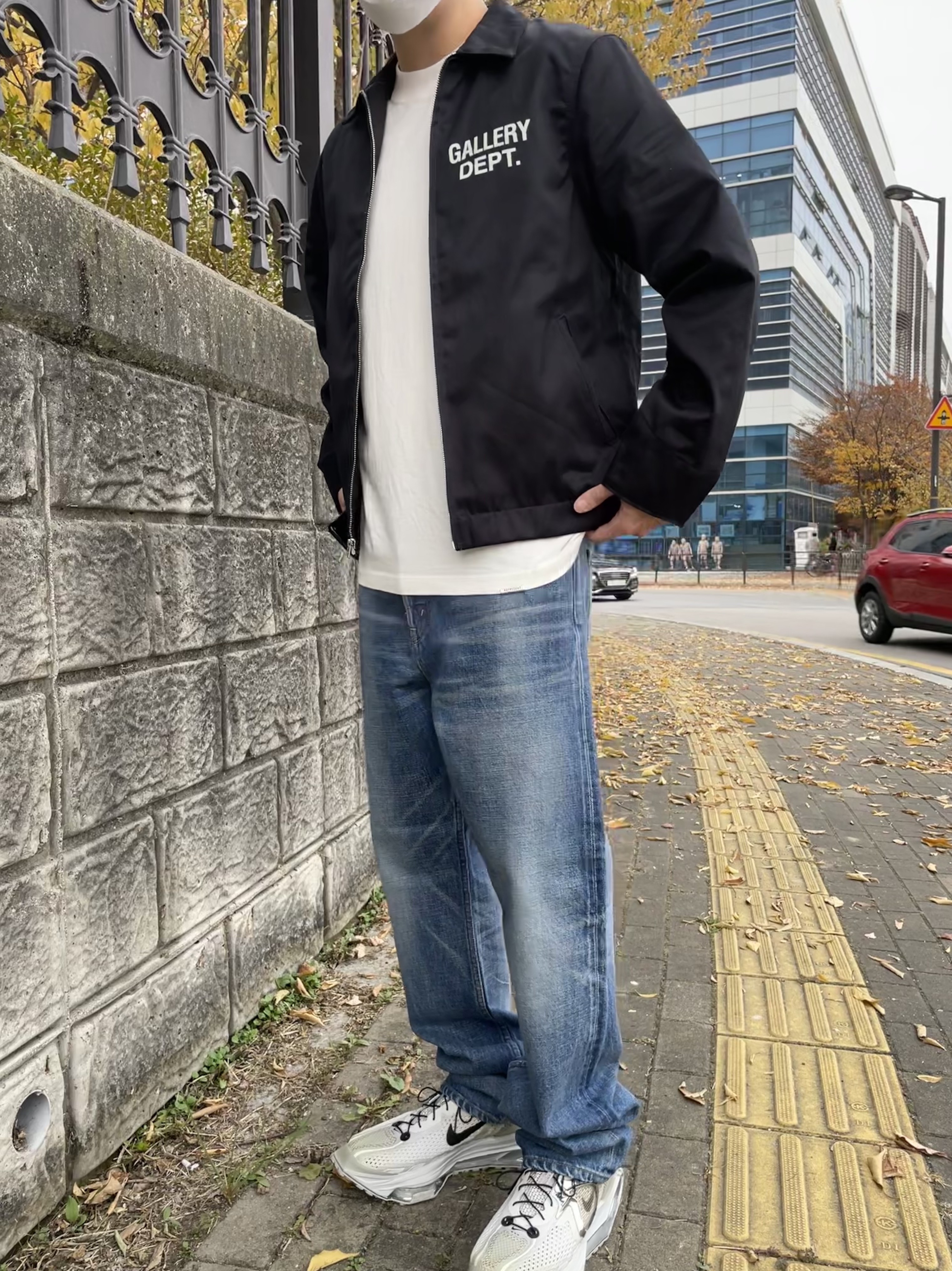 Celine Regular Jeans Denim Union Wash, Nike x Matthew M Williams Zoom 004 Stone 착용 스타일 - 3