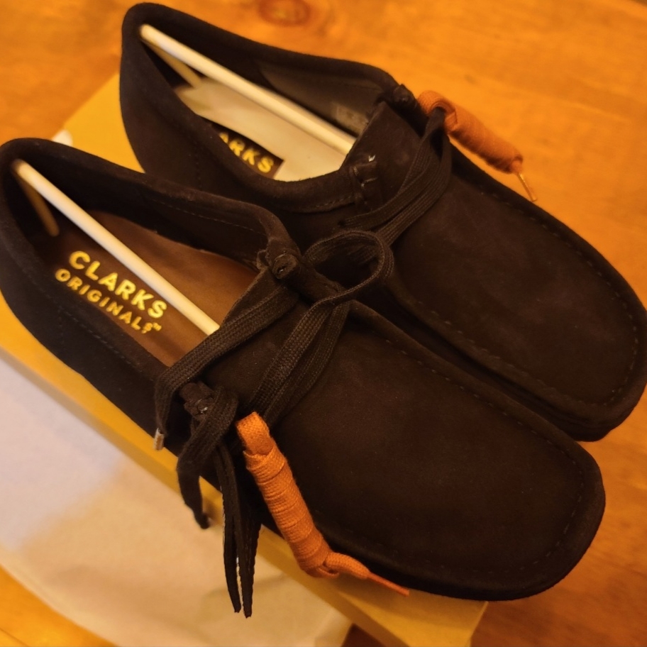 Clarks Wallabee Black Suede 착용 스타일 - 1