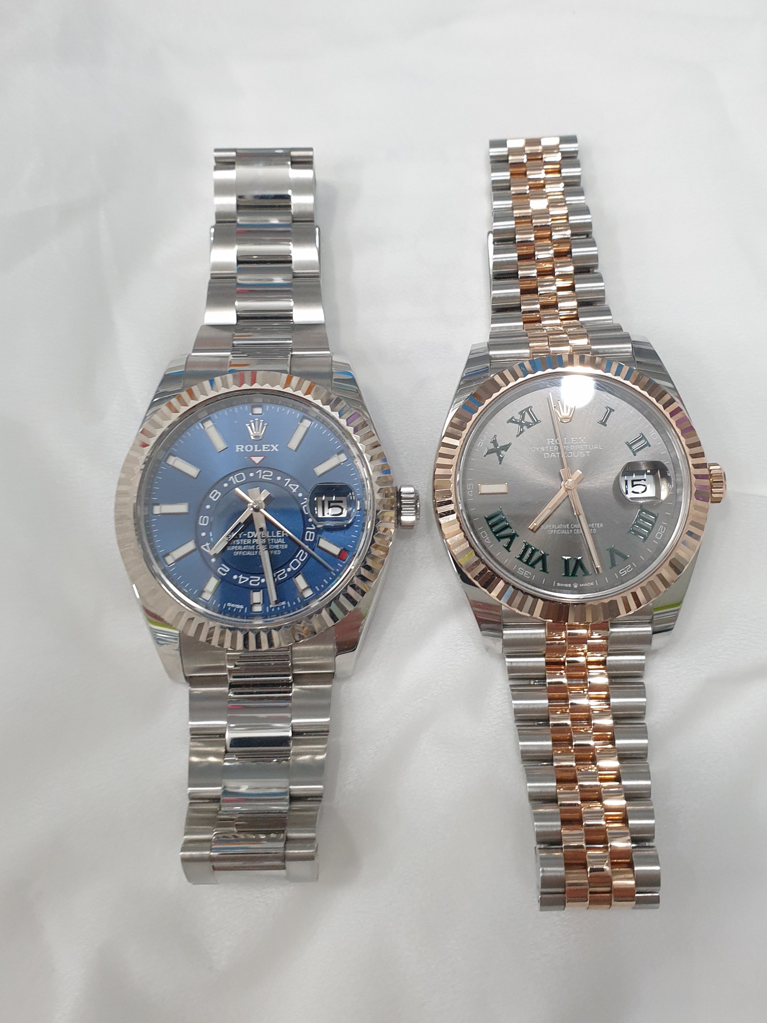 Rolex Sky-Dweller 42mm 326934 Bright Blue Oyster 착용 스타일 - 4
