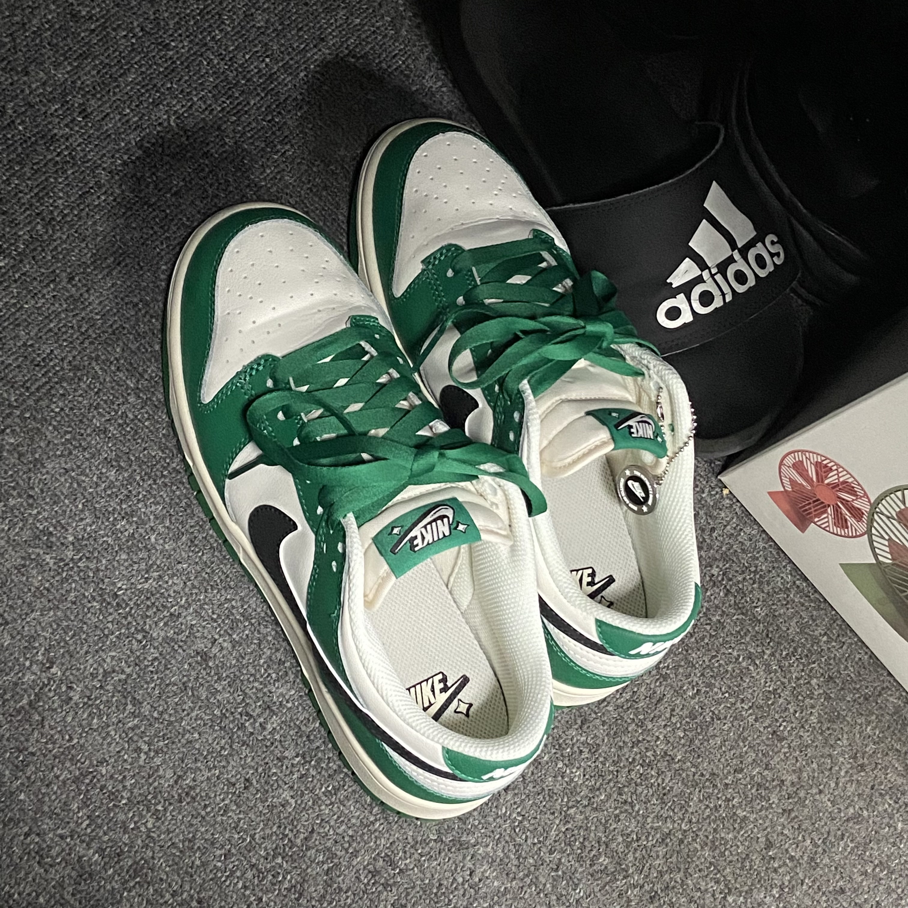 Nike Dunk Low Retro SE Jackpot Malachite 착용 스타일 - 2