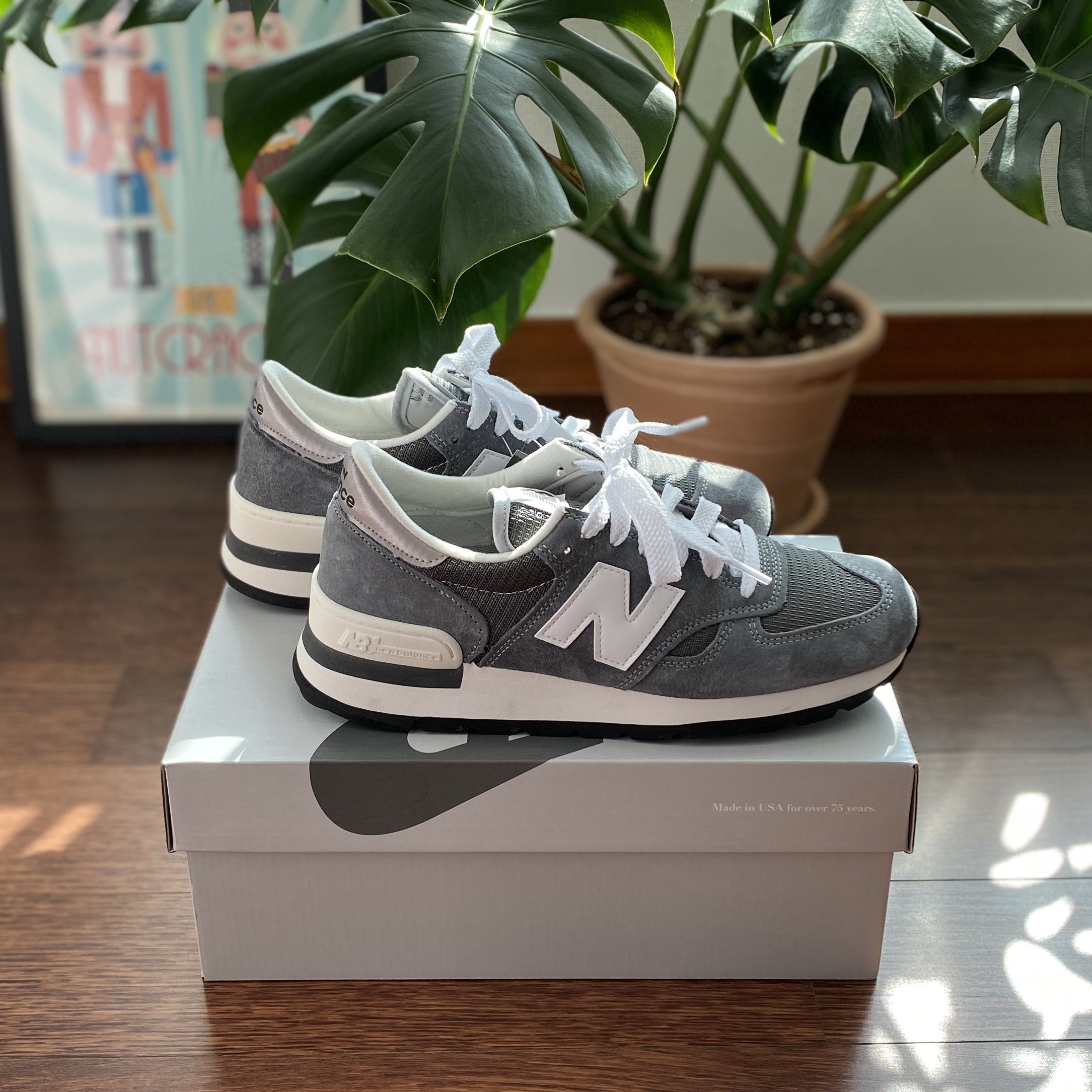 New Balance 990v1 Made in USA Grey White 착용 스타일 - 1