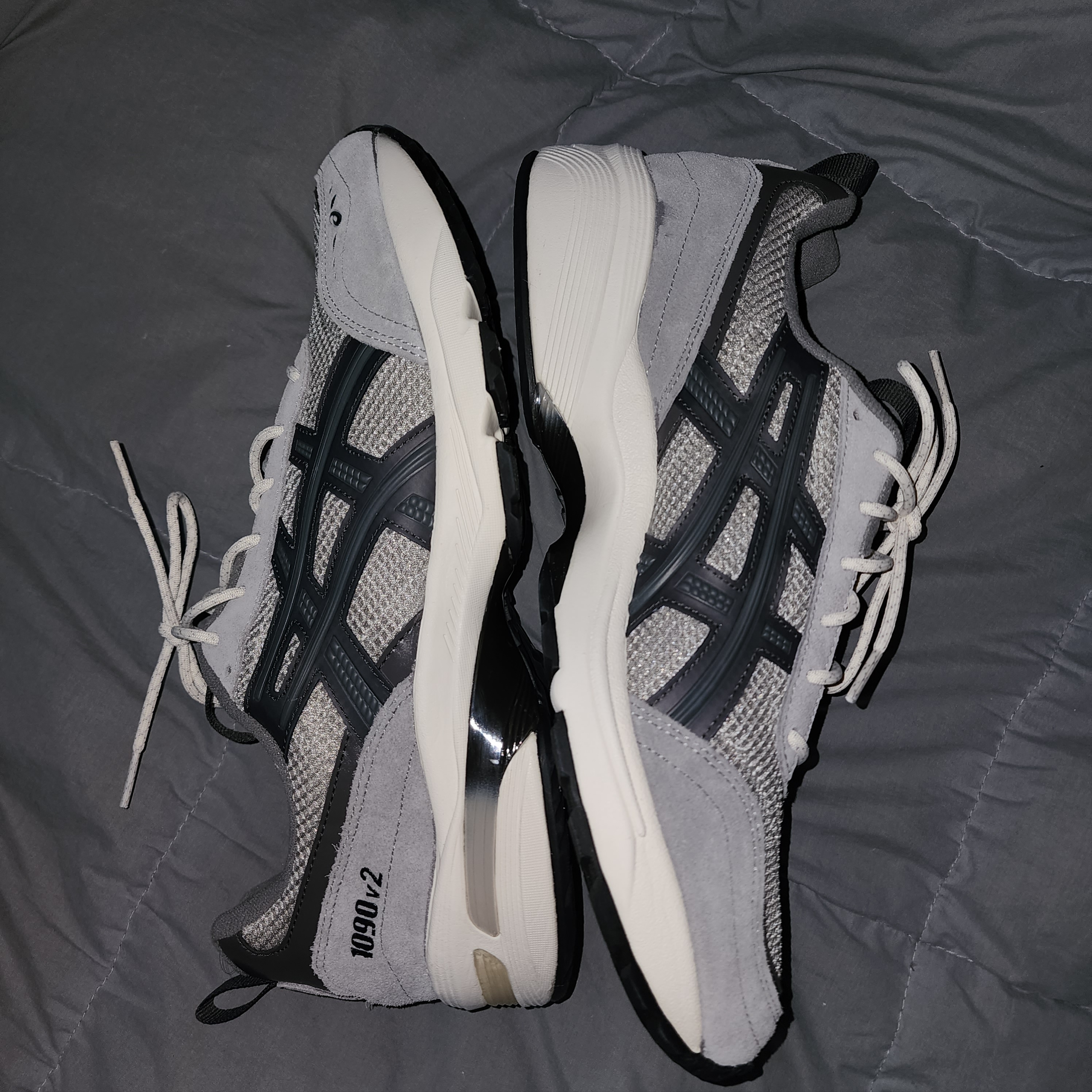 Asics Gel-1090 V2 Oyster Grey 착용 스타일 - 1