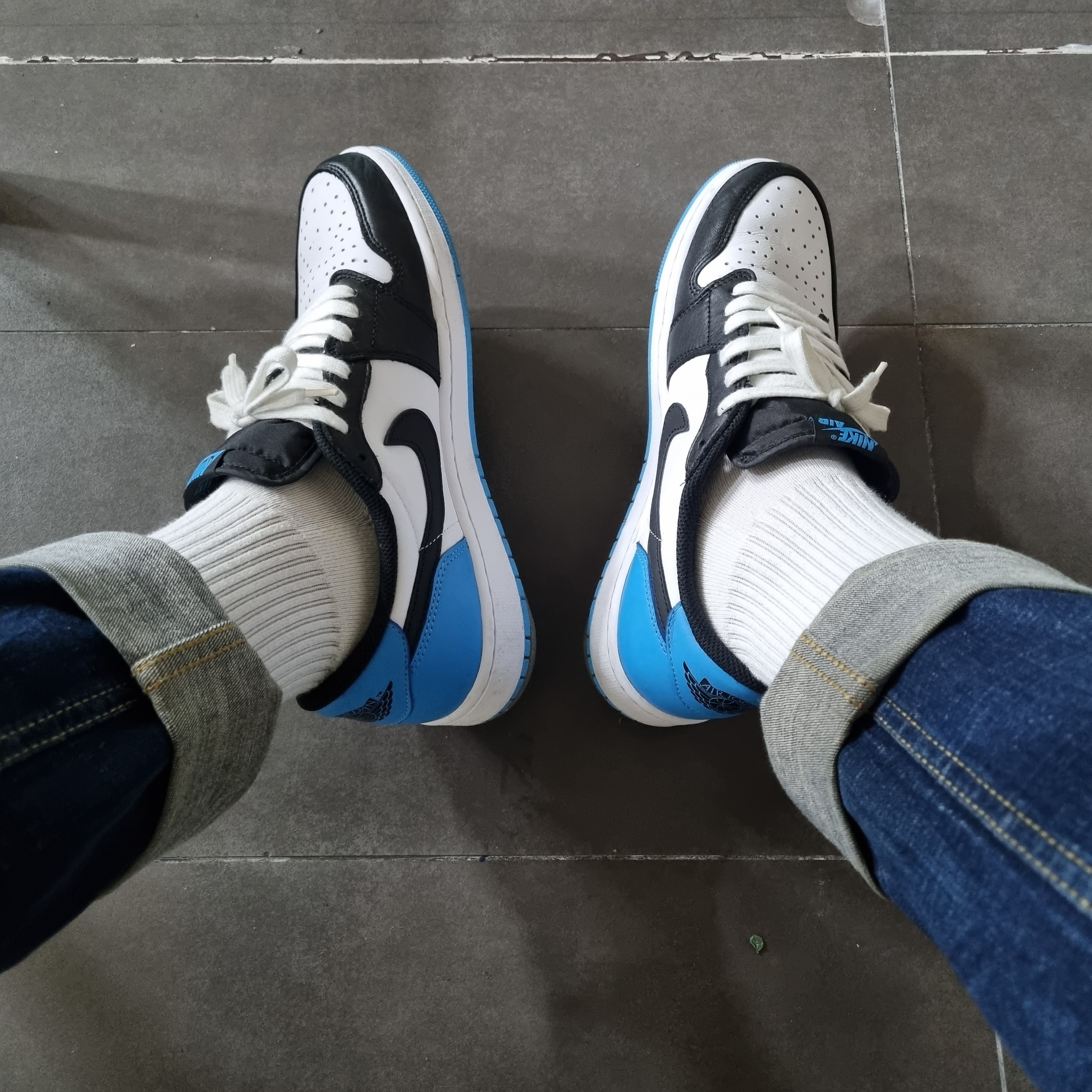 Jordan 1 Retro Low OG Black and Dark Powder Blue 착용 스타일