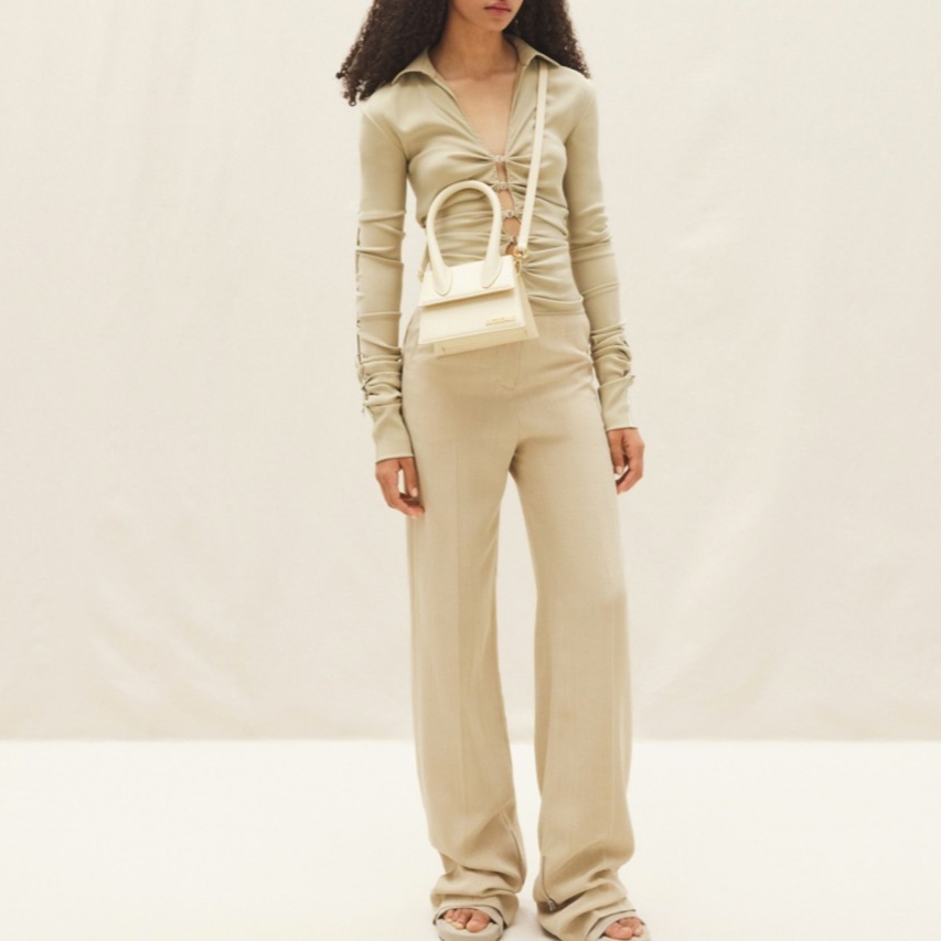 Jacquemus Le Chiquito Moyen Signature Handbag Ivory 착용 스타일