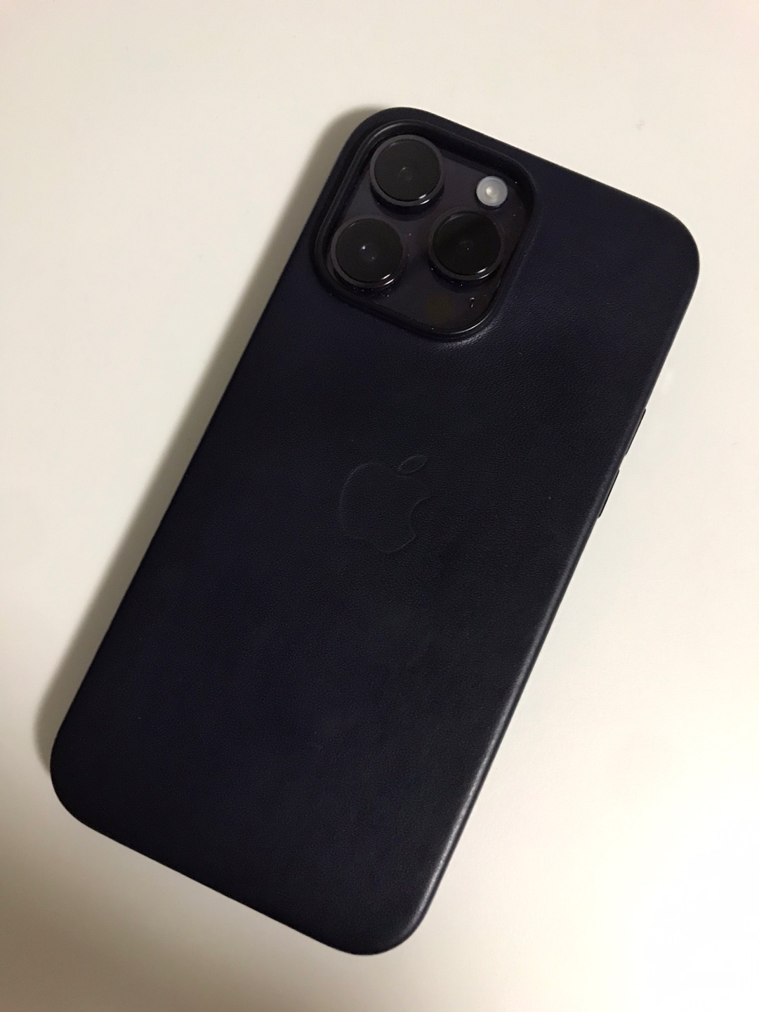 Apple iPhone 14 Pro Max 256GB Deep Purple (Korean Ver.) 착용 스타일 - 2