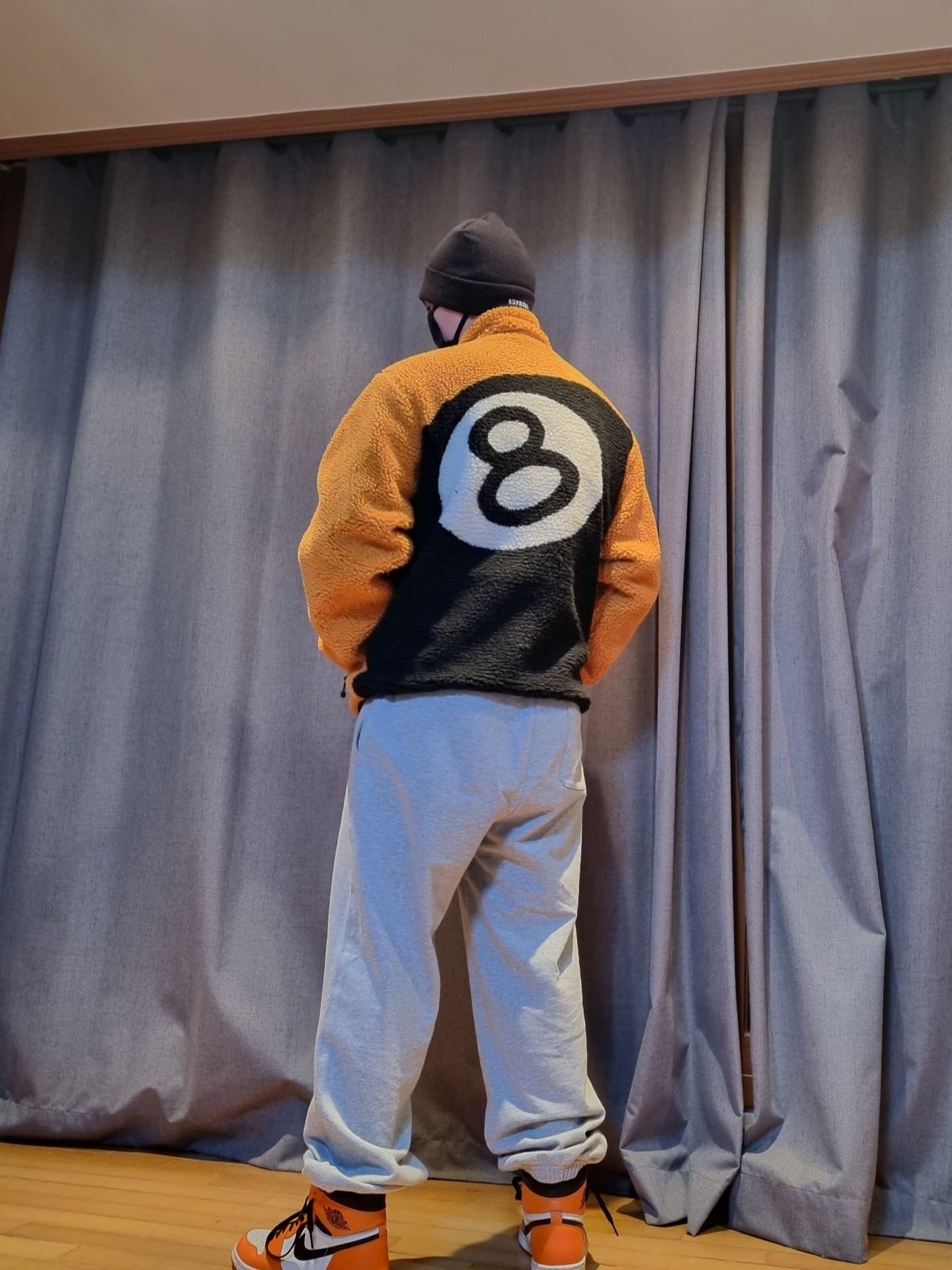 Stussy 8 Ball Sherpa Jacket Orange, Supreme x Nike Beanie Black - 18FW 착용 스타일