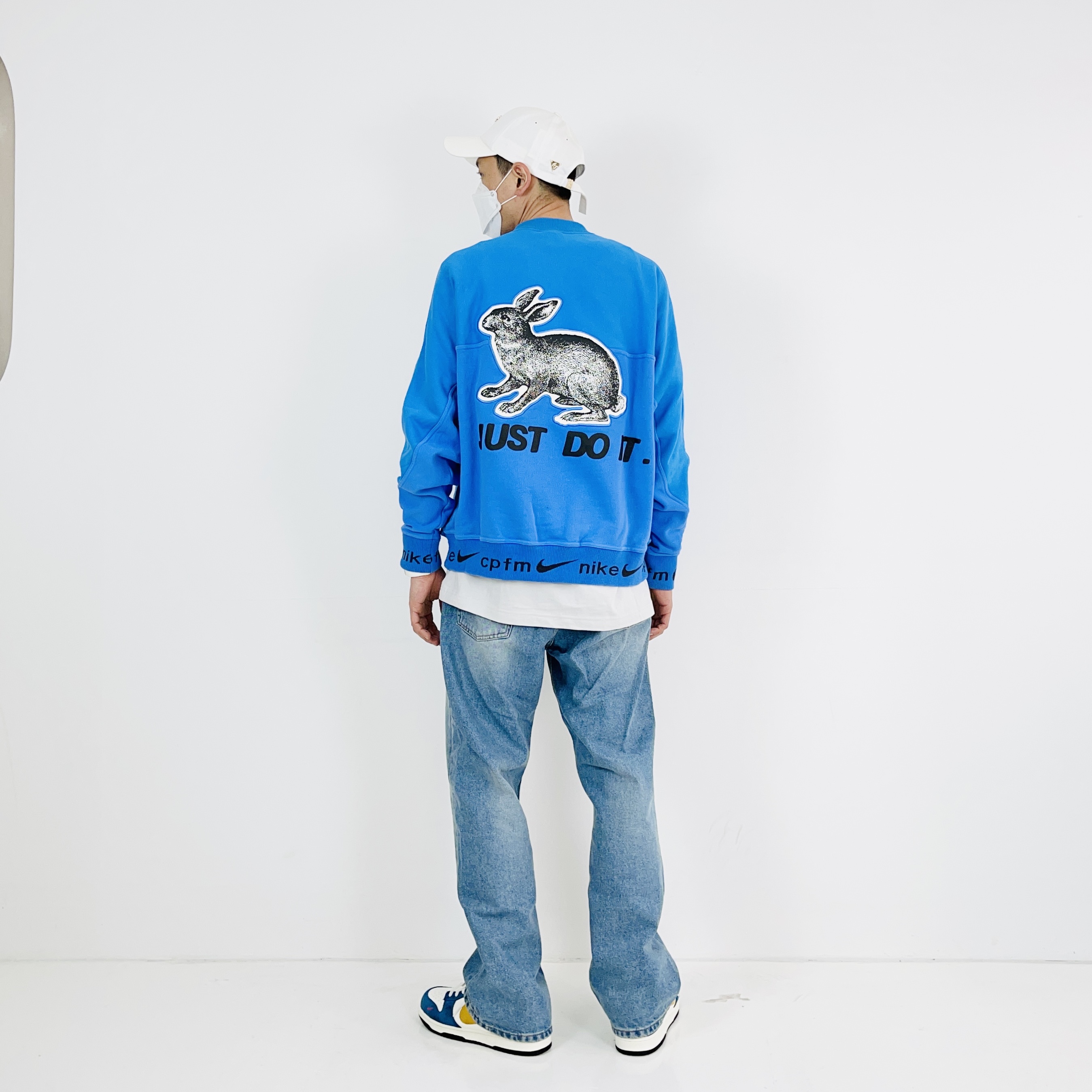 Nike x Kasina Dunk Low 80's Bus, Nike x Cactus Plant Flea Market Fleece Crewneck Blue 착용 스타일 - 2