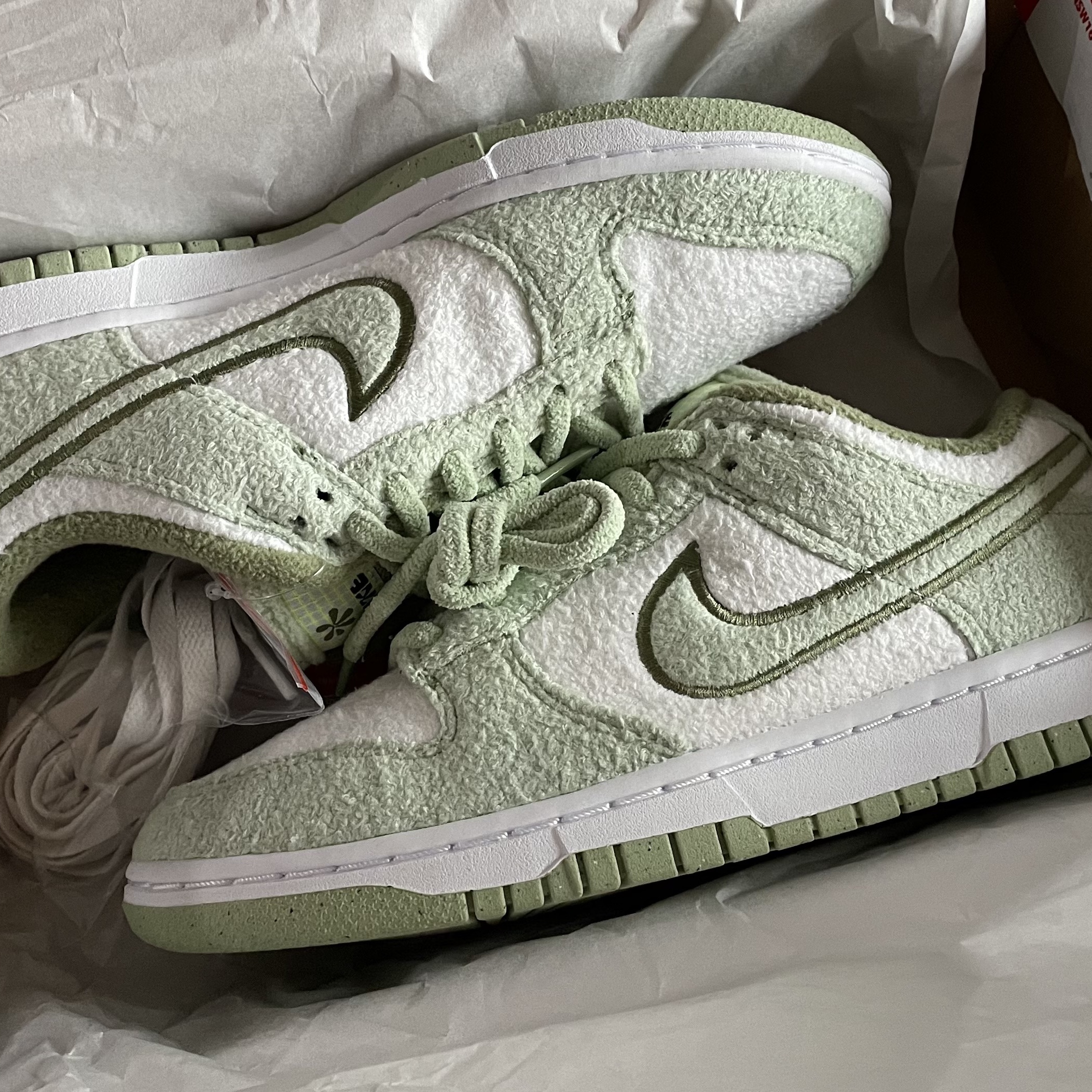 (W) Nike Dunk Low SE Honeydew Phantom 착용 스타일