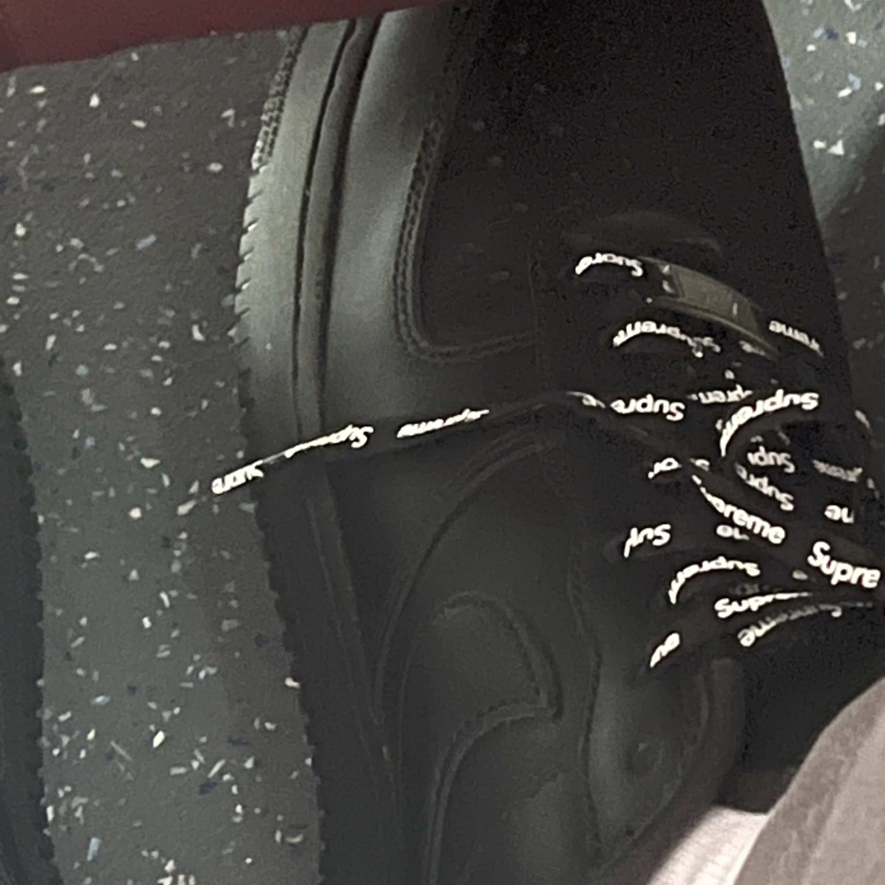 Nike x Supreme Air Force 1 Low Black 착용 스타일