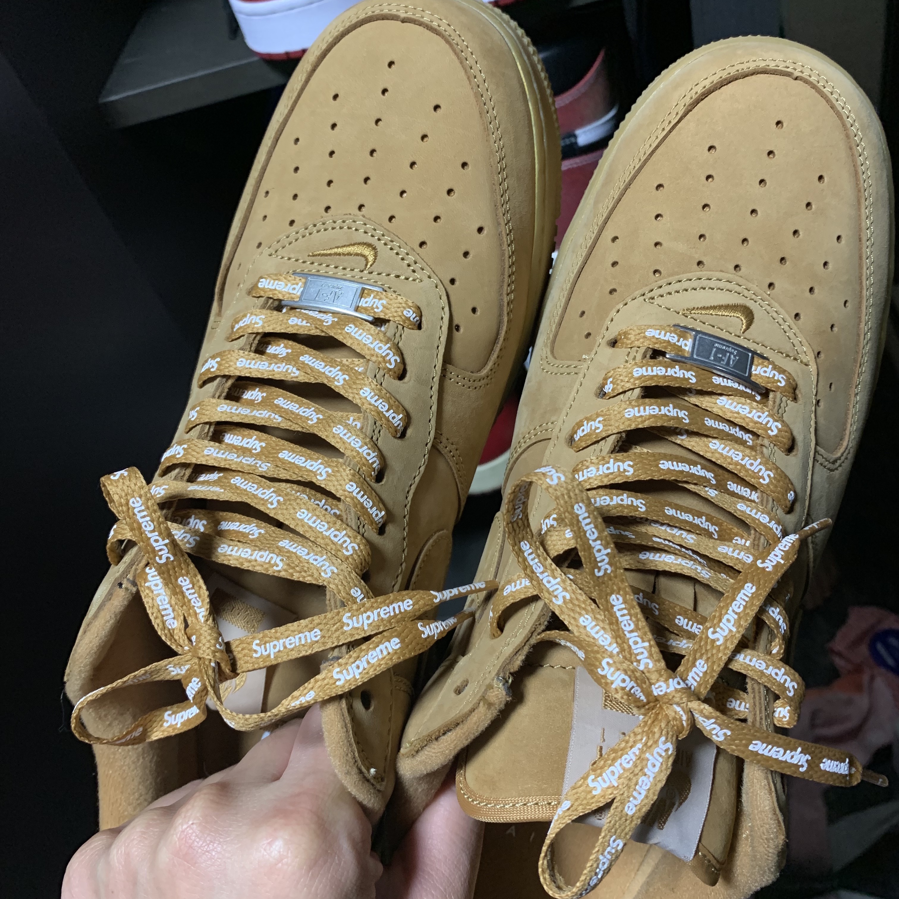 Nike x Supreme Air Force 1 Low Flax 착용 스타일