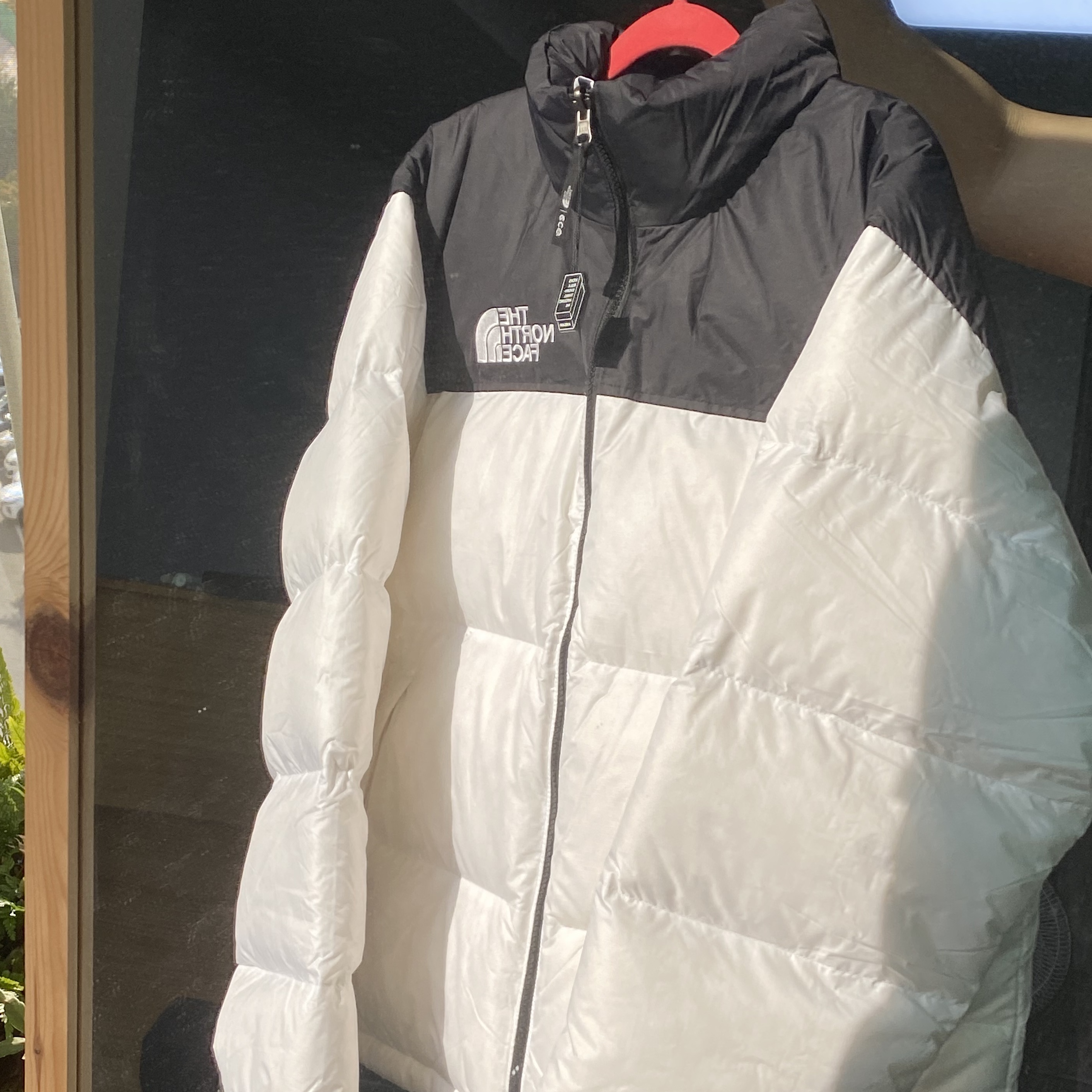 The North Face 1996 Eco Nuptse Jacket White 착용 스타일