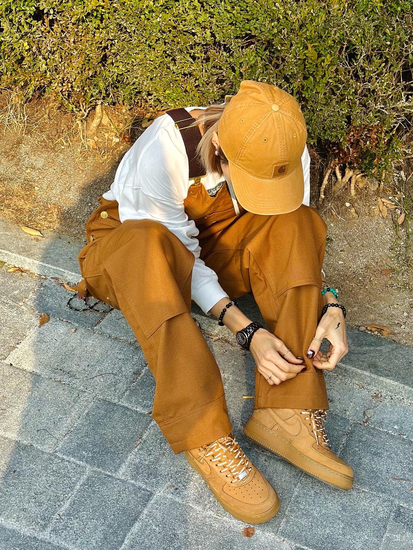 Nike x Supreme Air Force 1 Low Flax, Nike x Stussy Big Swoosh LS T-Shirt White - US/EU 착용 스타일 - 4