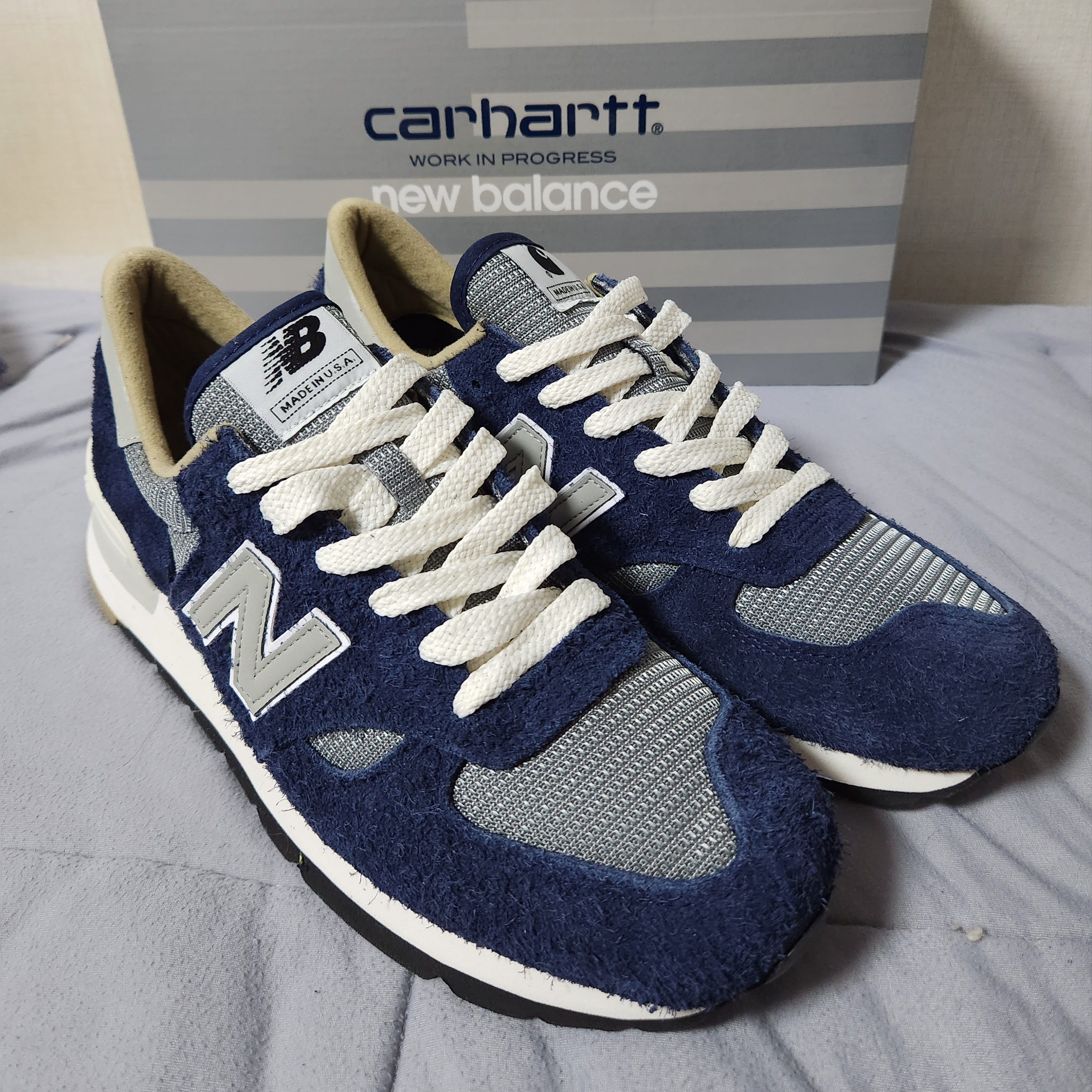 New Balance x Carhartt WIP 990v1 Made in USA Sculpture Center 착용 스타일 - 5