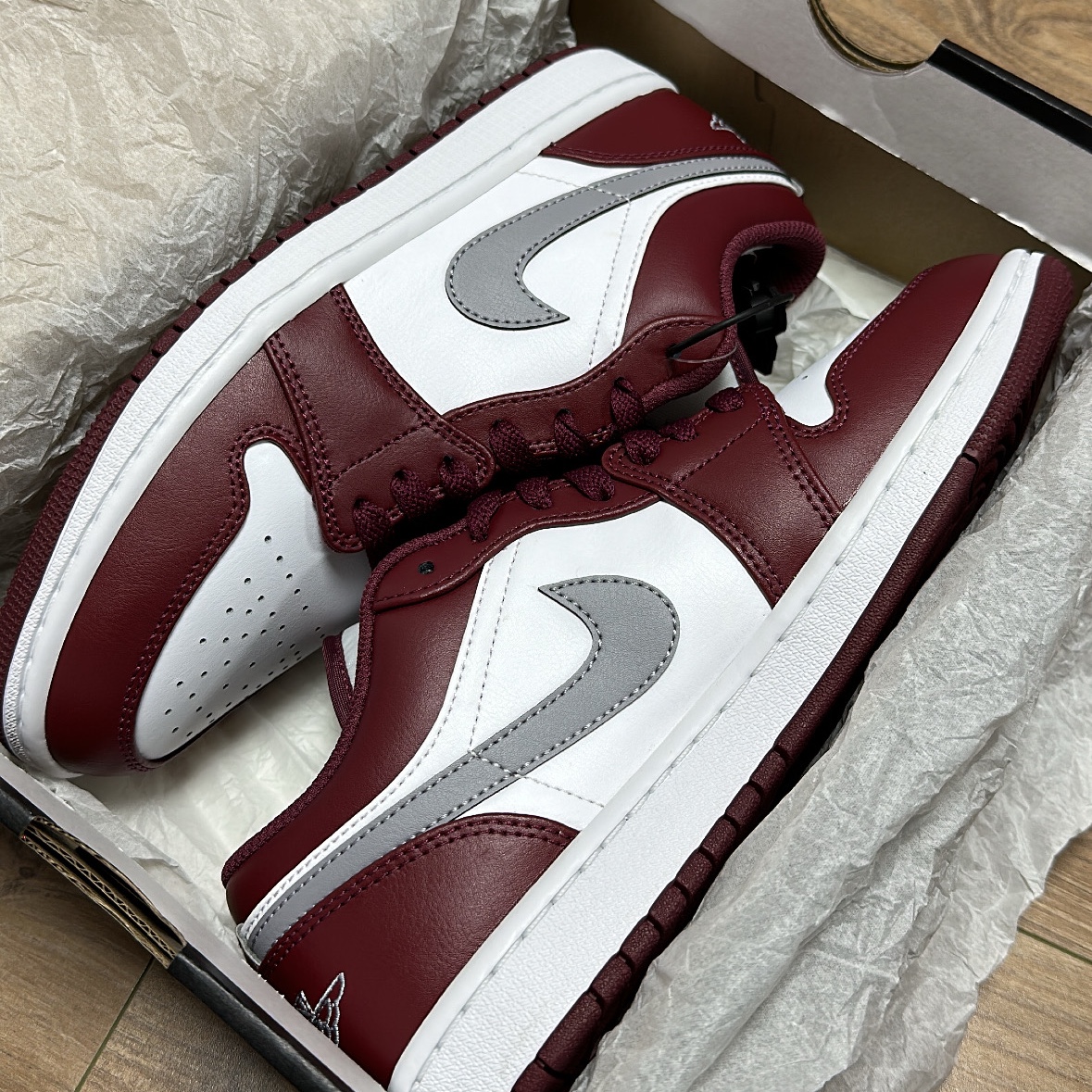 Jordan 1 Low Cherrywood Red 착용 스타일