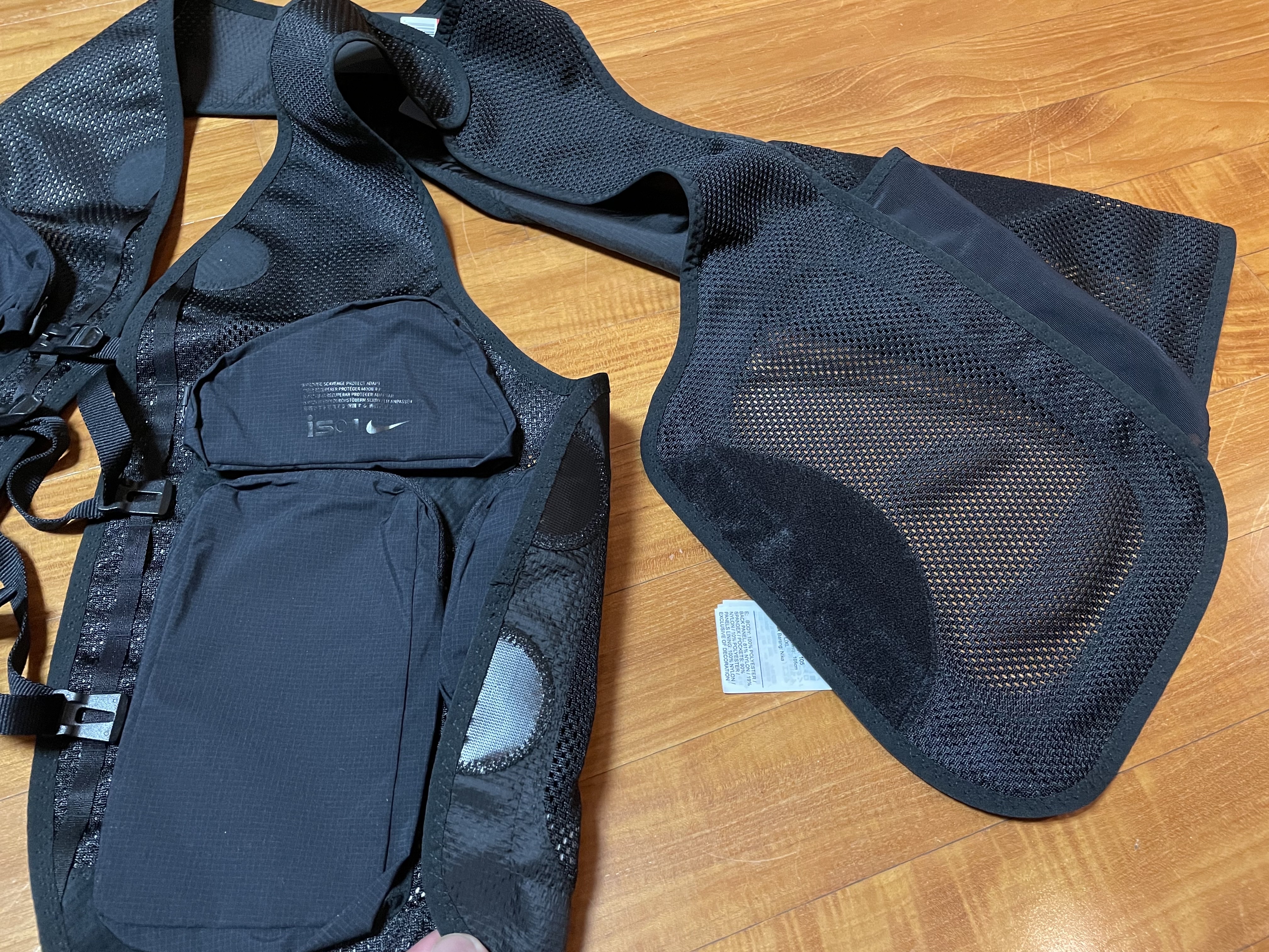 Nike ISPA Vest Black, Nike NRG ISPA Convertible Pants Black 착용 스타일 - 4
