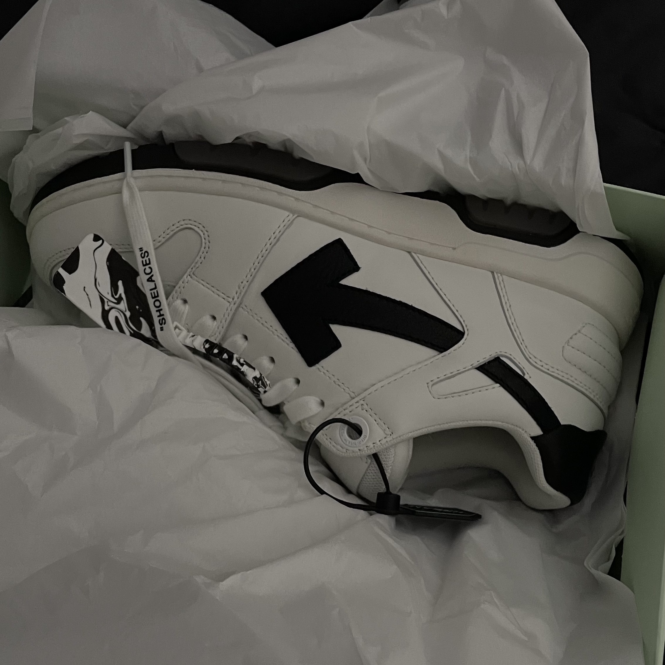 Off-White Out of Office OOO Sneakers White Black - 22SS 착용 스타일