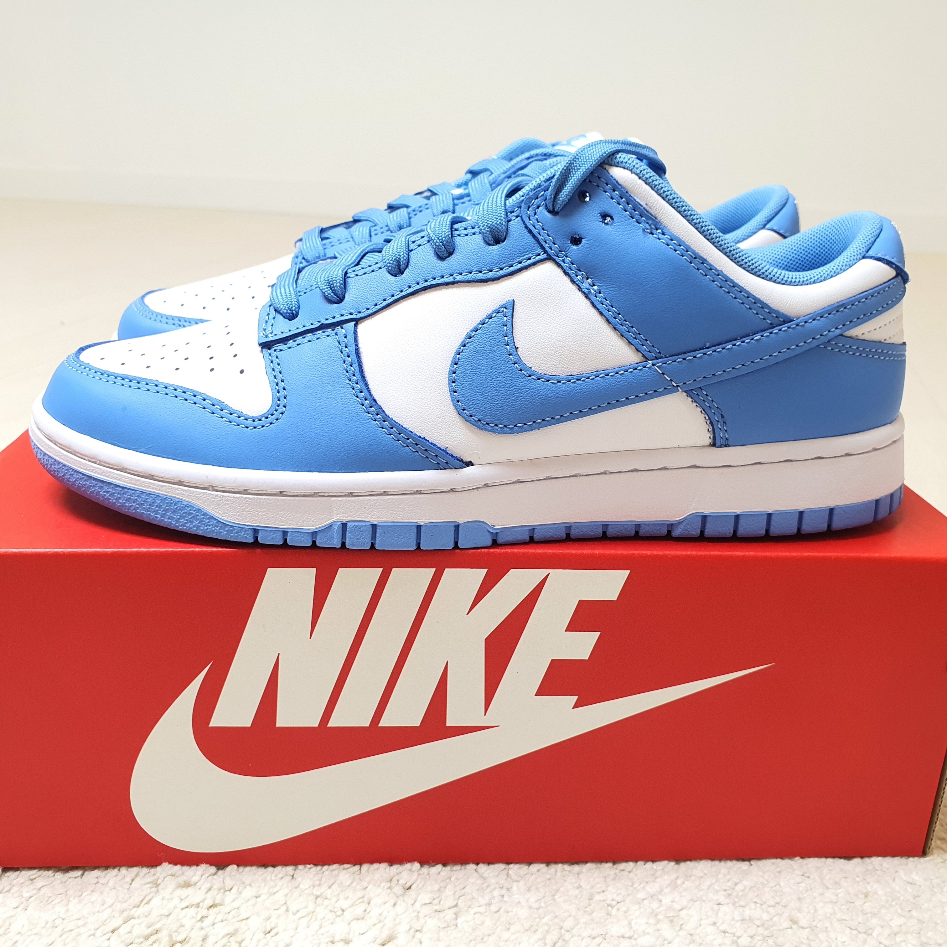 Nike Dunk Low Retro University Blue 착용 스타일 - 2