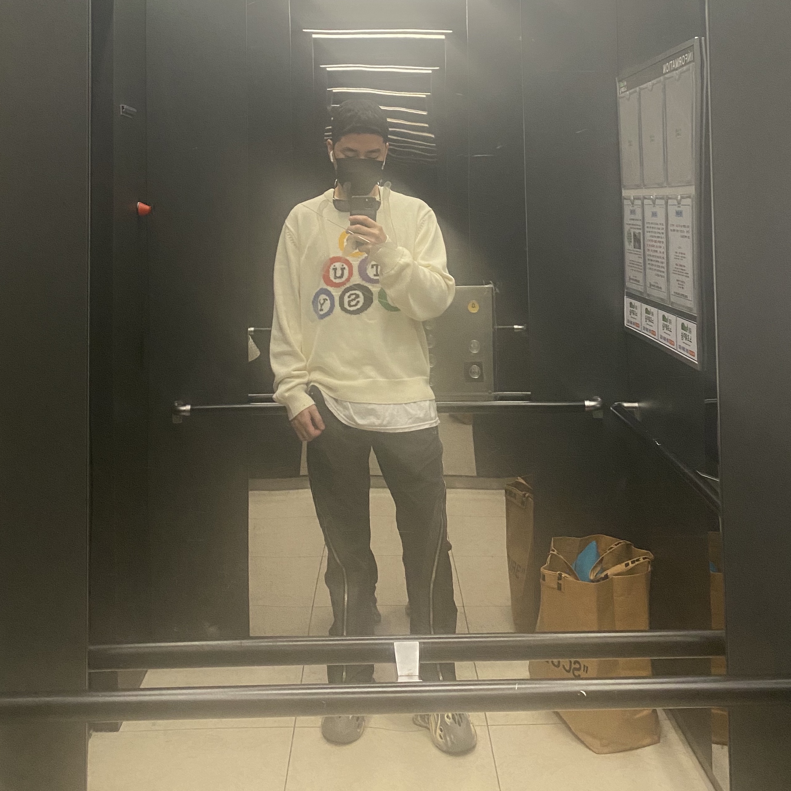 Adidas Yeezy Foam RNNR MXT Moon Gray 착용 스타일
