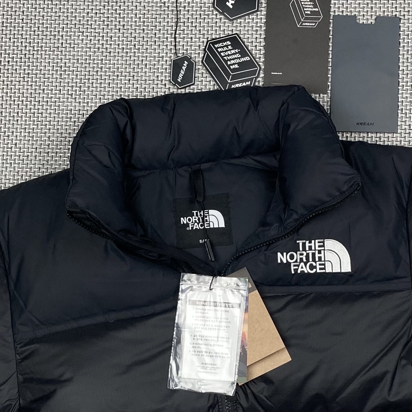 The North Face 1996 Eco Nuptse Jacket Black 착용 스타일