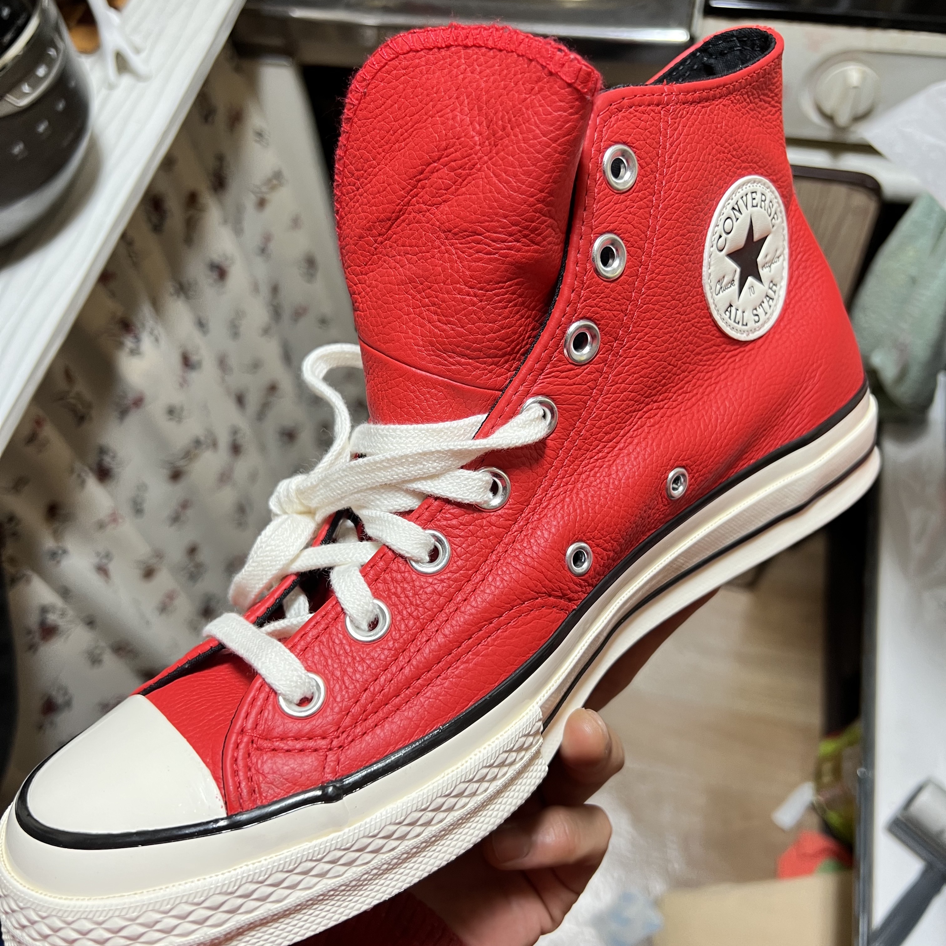 Converse Chuck 70 High Seasonal Leather University Red 착용 스타일 - 1