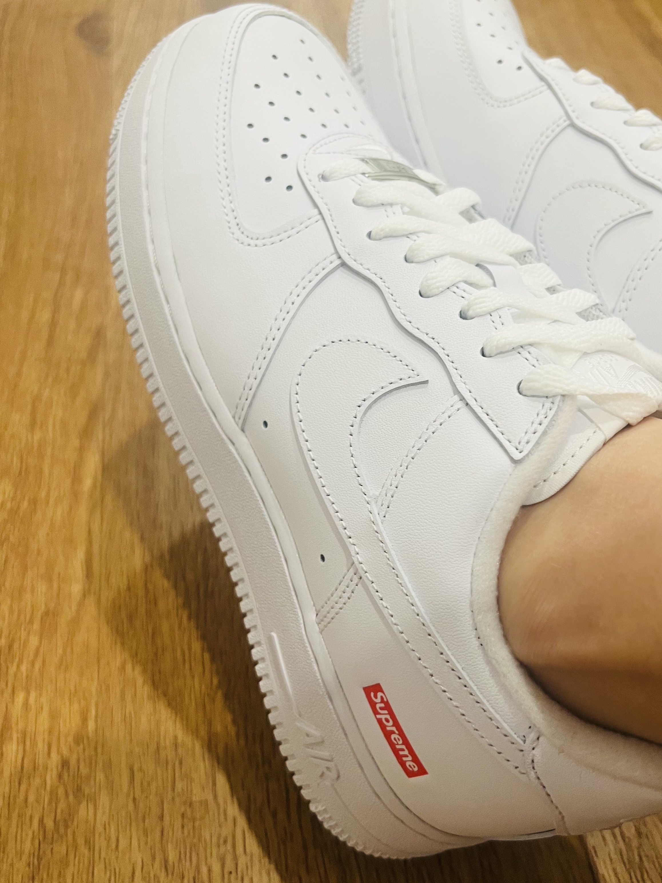 Nike x Supreme Air Force 1 Low White 착용 스타일