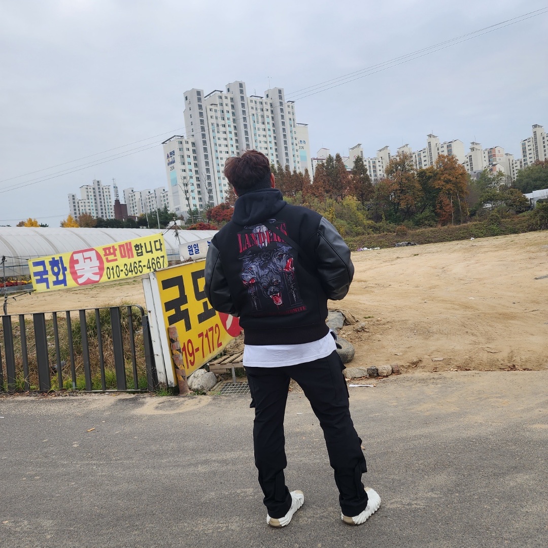 Undermycar Operation Chromite Kerberos Oversized Varsity Jacket Ox Blood - 22FW, Undermycar Bucky Multi Pocket Dynamic Pants Rookie Black - 22SS 착용 스타일