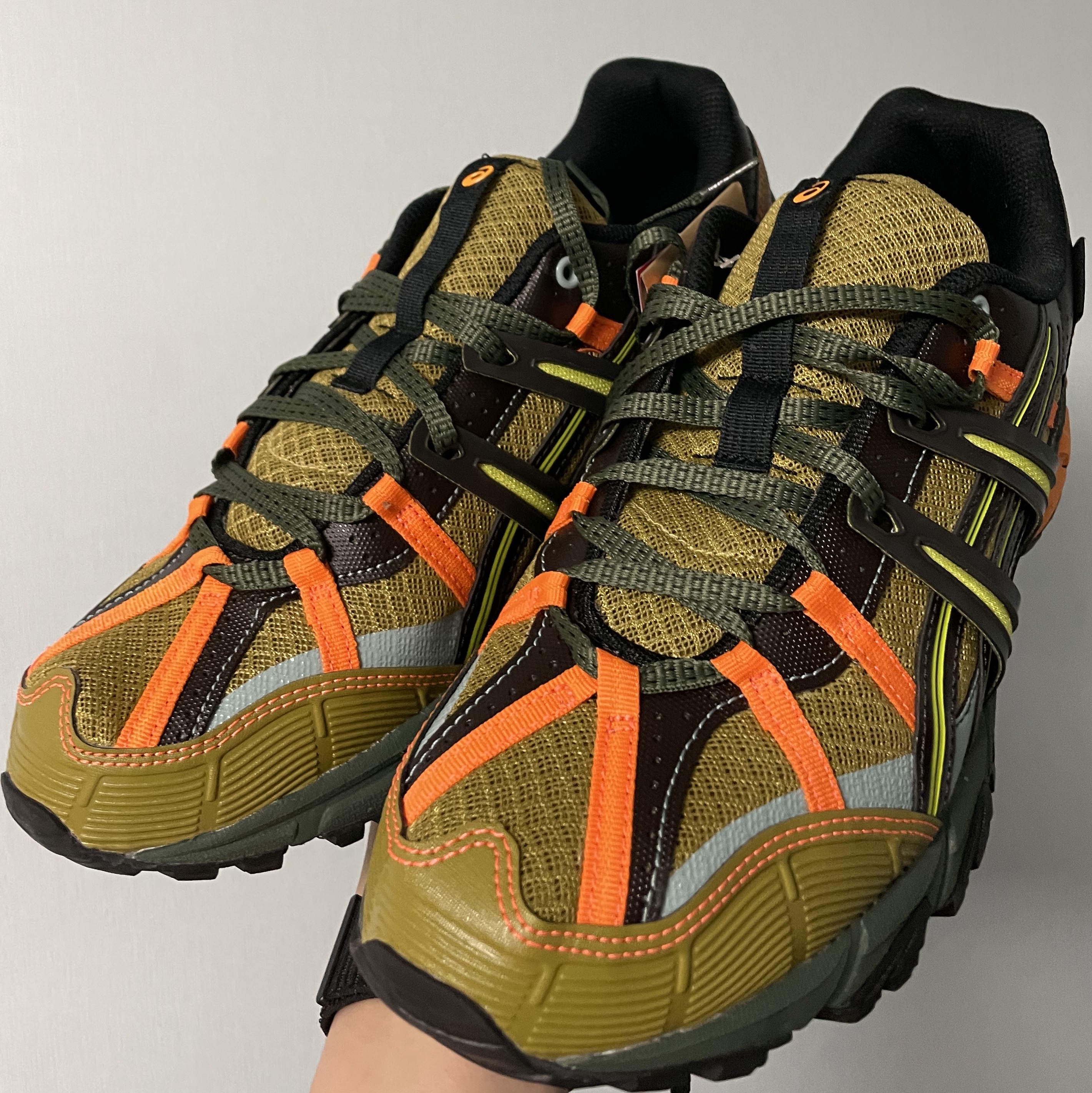 Asics x Andersson Bell Gel-Sonoma 15-50 Olive Oil Dark Brown 착용 스타일 - 1