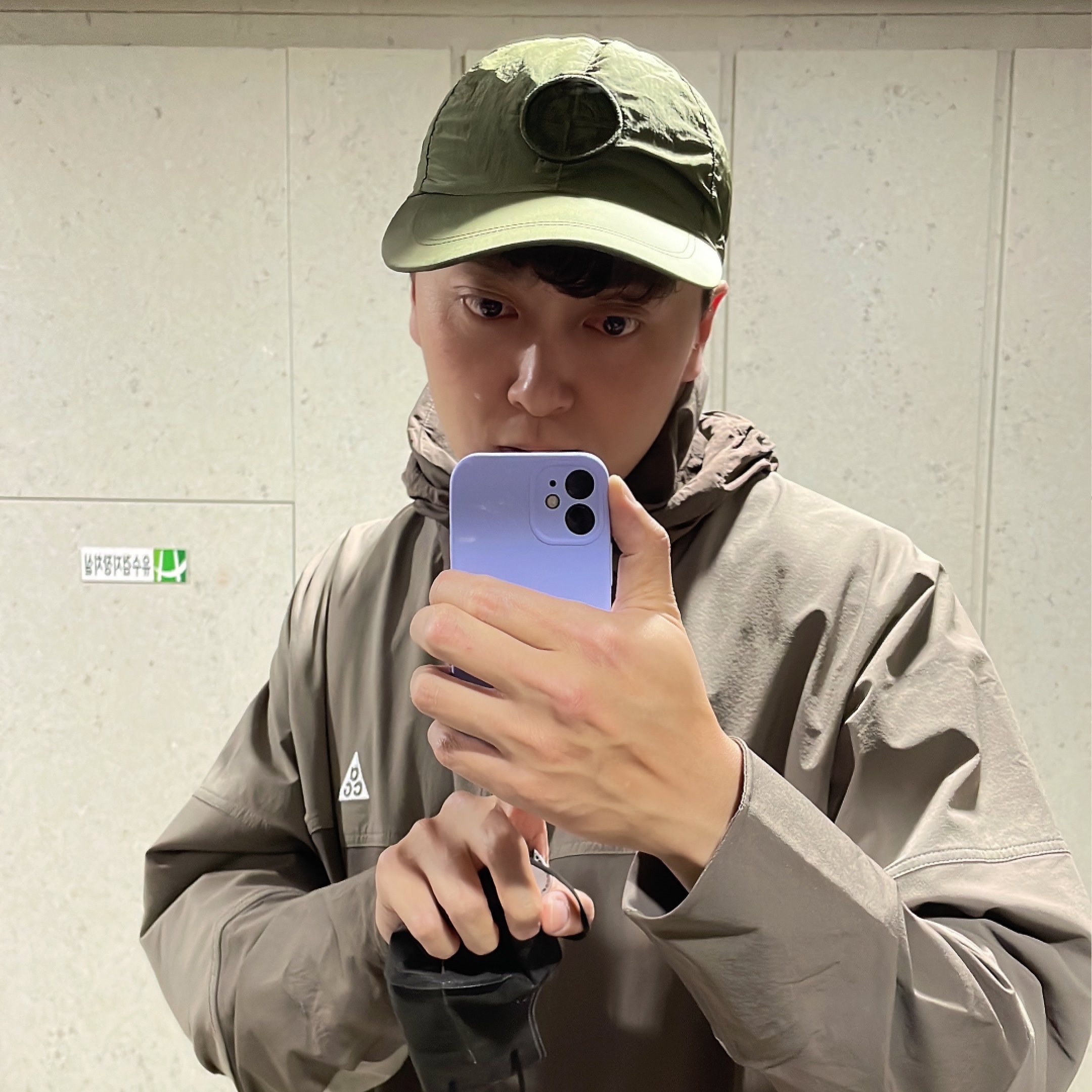 Stone Island 99576 Nylon Metal 6-Panel Cap Olive Green - 22SS, Nike ACG Sun Farer Jacket Ironstone - Asia 착용 스타일 - 1