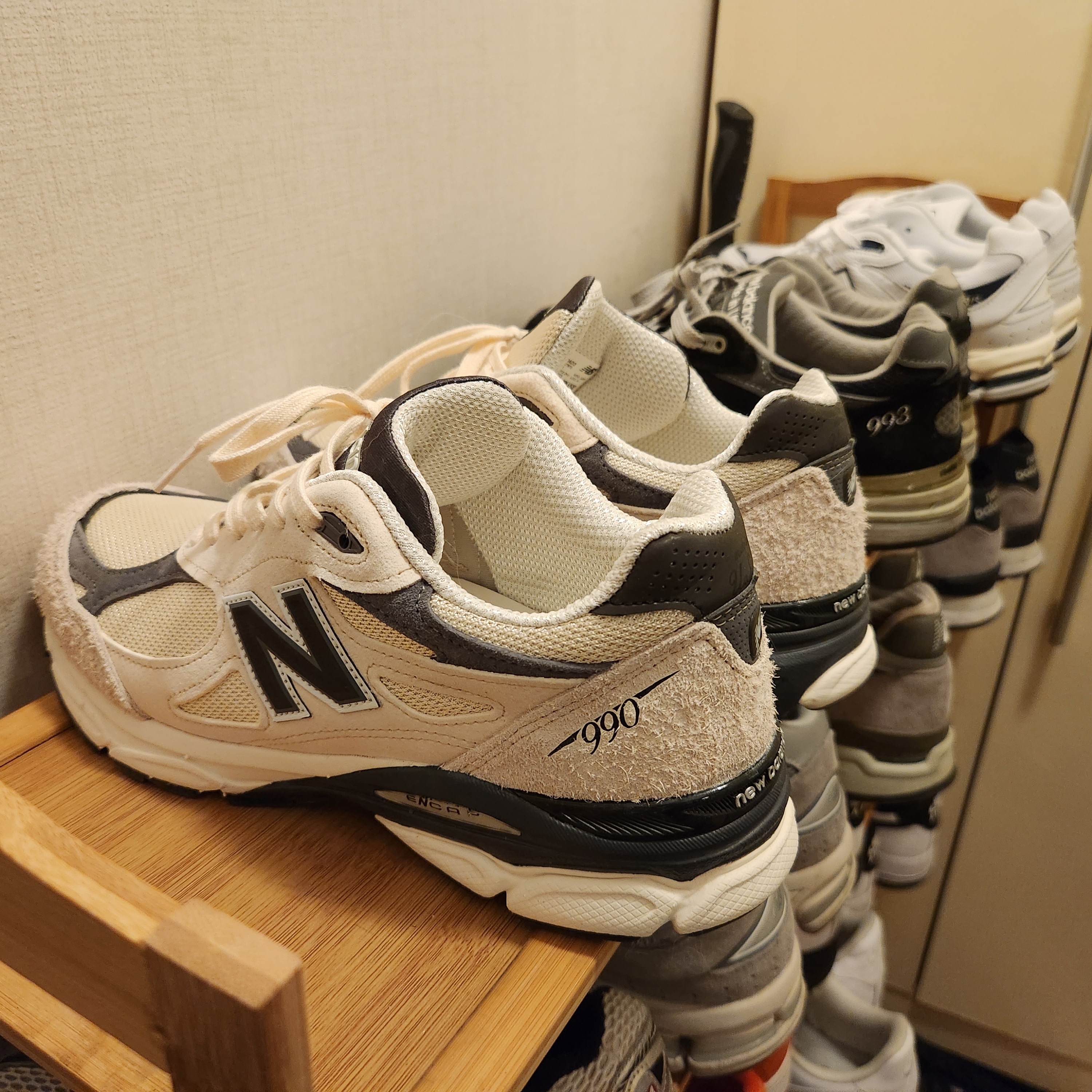 New Balance 990v3 Made in USA Moonbeam Macadamia Nut, New Balance 993 Made in USA Black - D Standard 착용 스타일 - 5