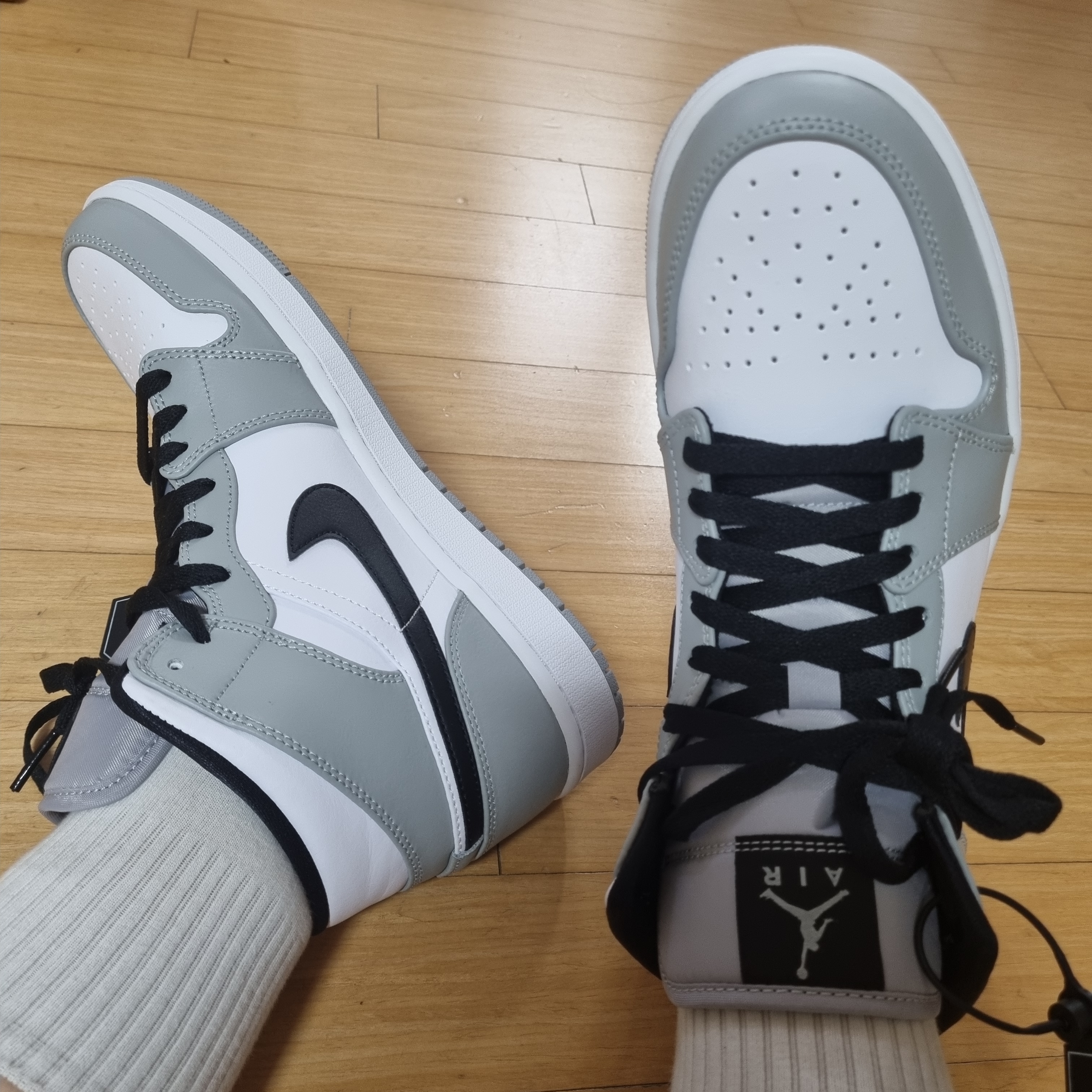Jordan 1 Mid Light Smoke Grey 착용 스타일