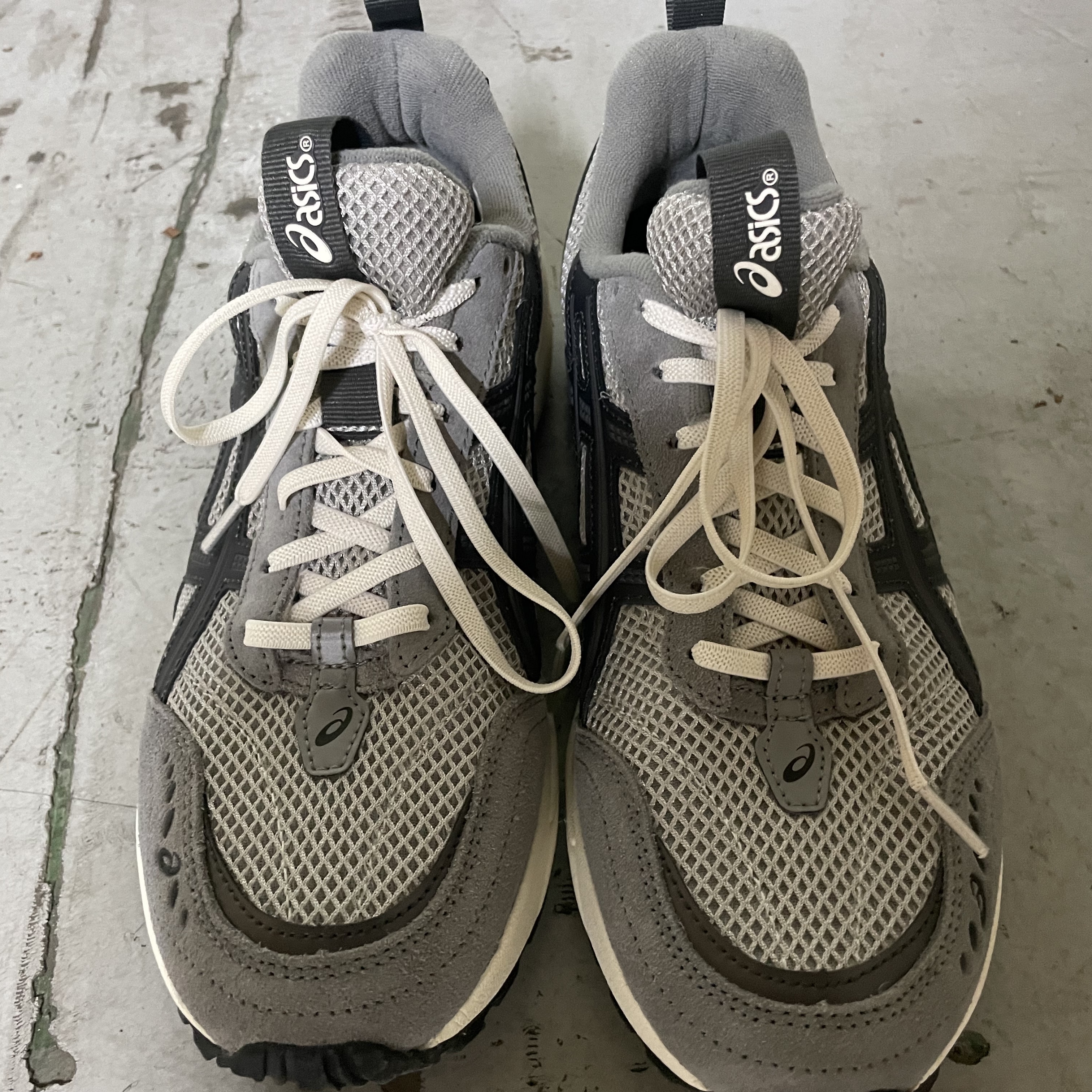 Asics Gel-1090 V2 Oyster Grey 착용 스타일 - 1