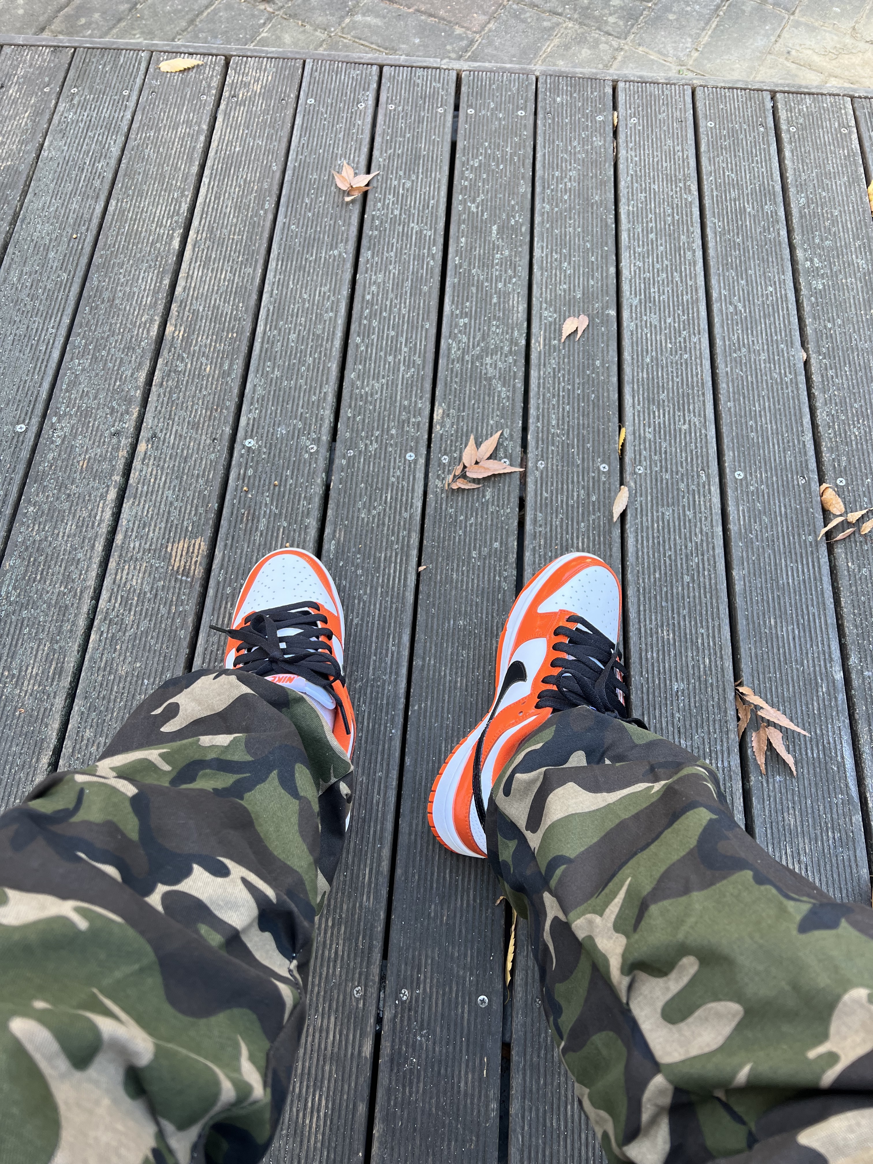 (W) Nike Dunk Low Essential Brilliant Orange, Stussy 8 Ball Hoodie Black - 21FW 착용 스타일 - 1