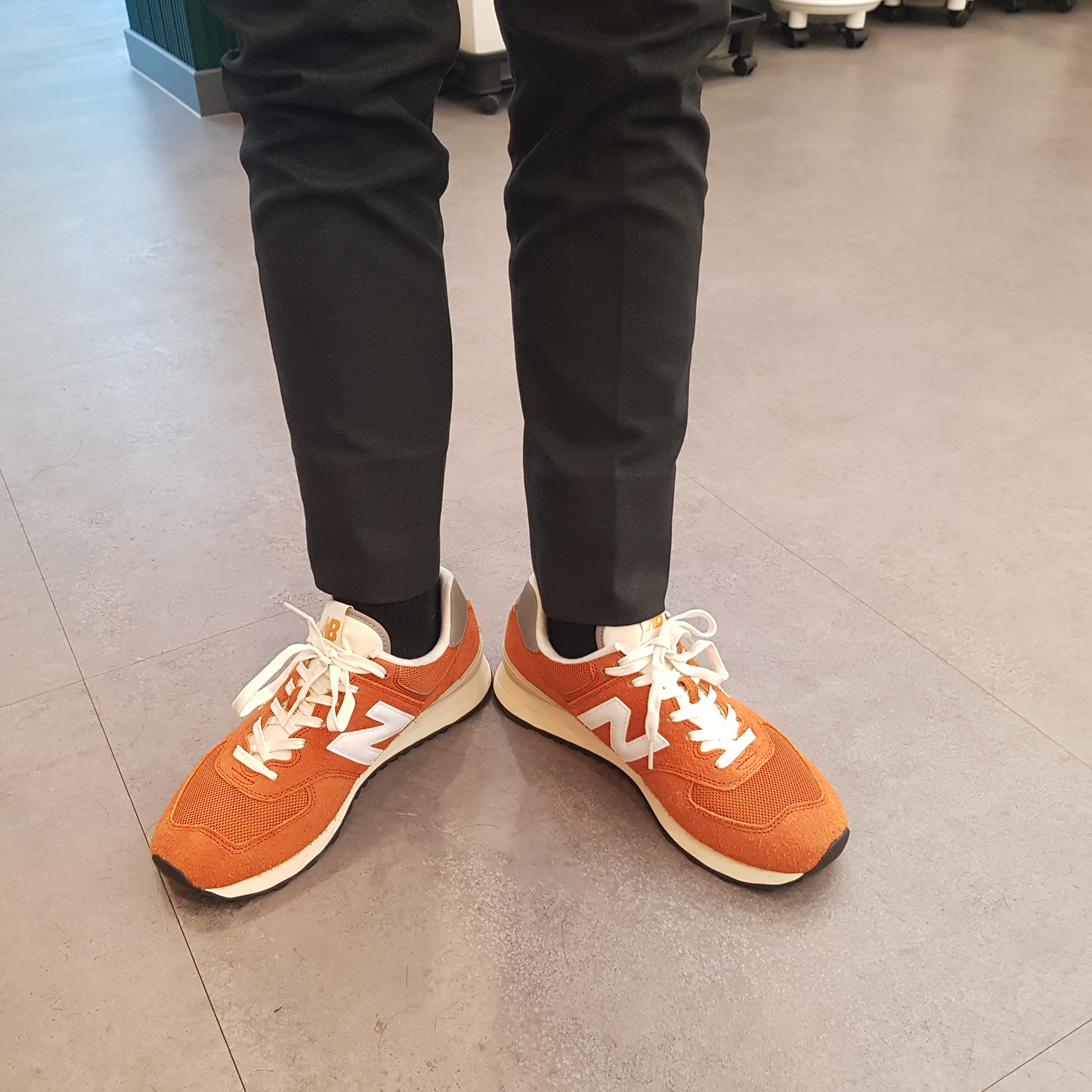 New Balance 574 Heritage Orange Burst White 착용 스타일 - 1