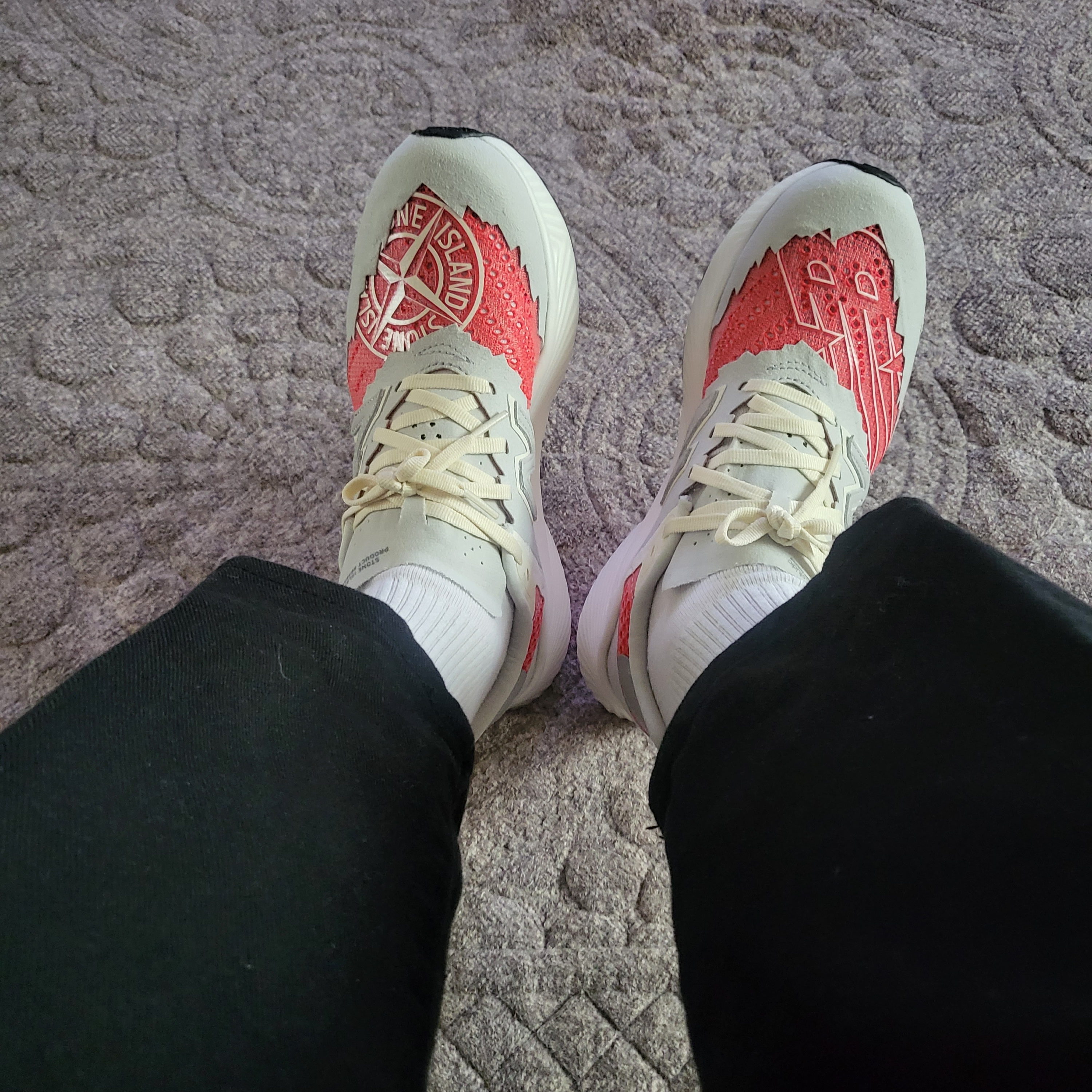 New Balance x Stone Island x Tokyo Design Studio FuelCell RC Elite v2 SI Red 착용 스타일 - 2
