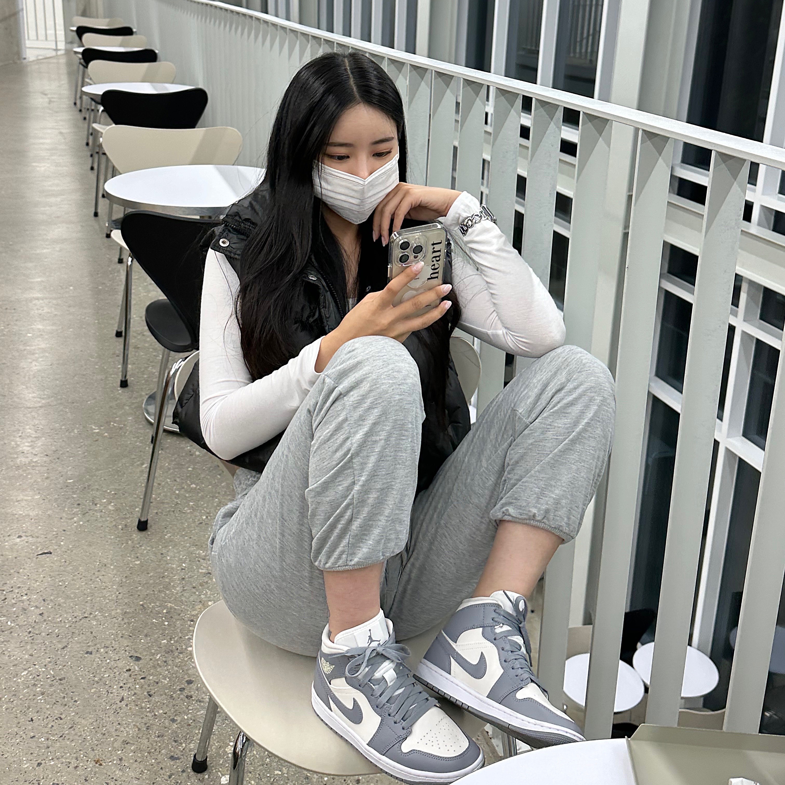 (W) Jordan 1 Mid Sail Stealth 착용 스타일 - 3