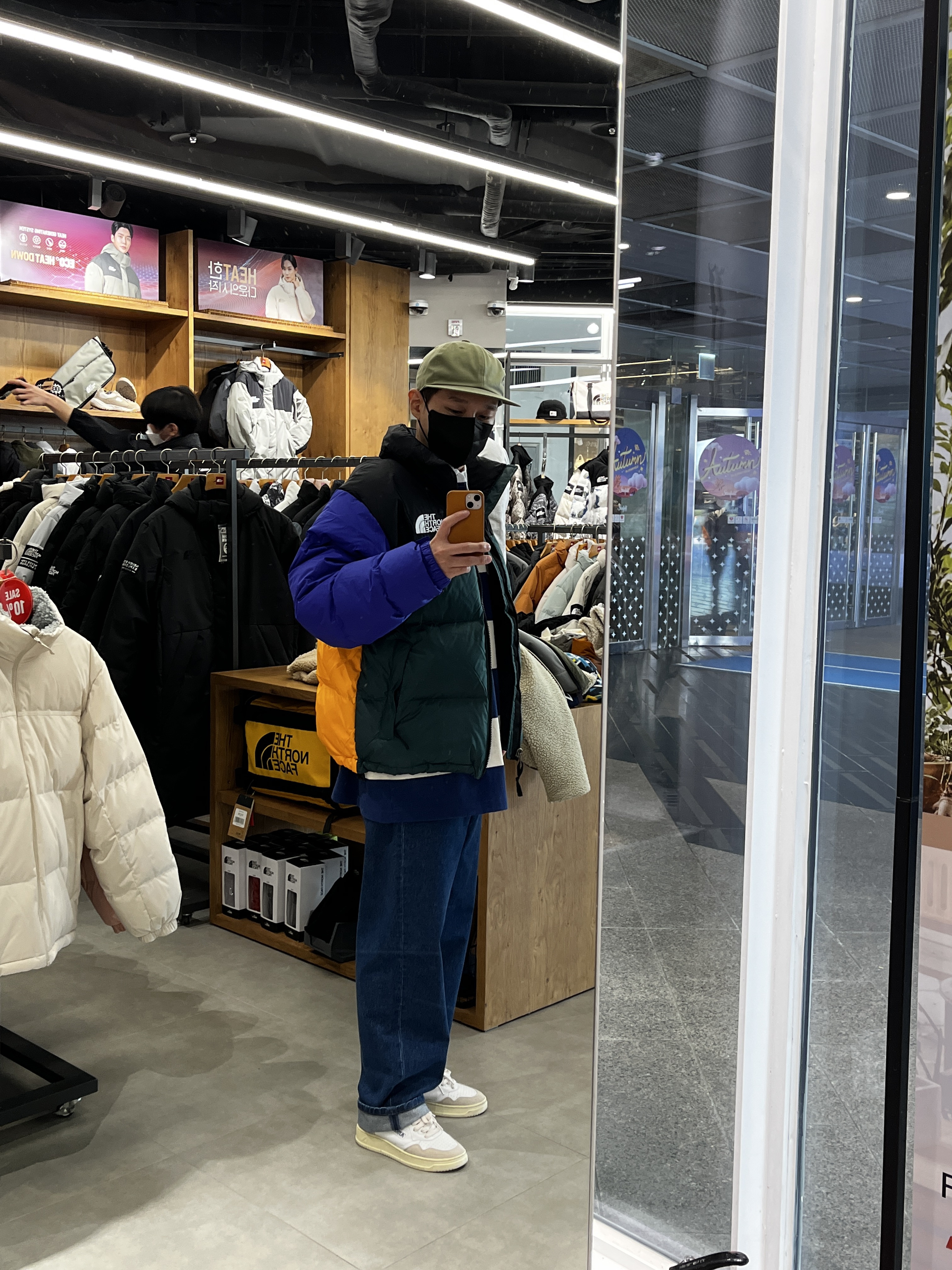The North Face 1996 Eco Nuptse Jacket Black 착용 스타일 - 2
