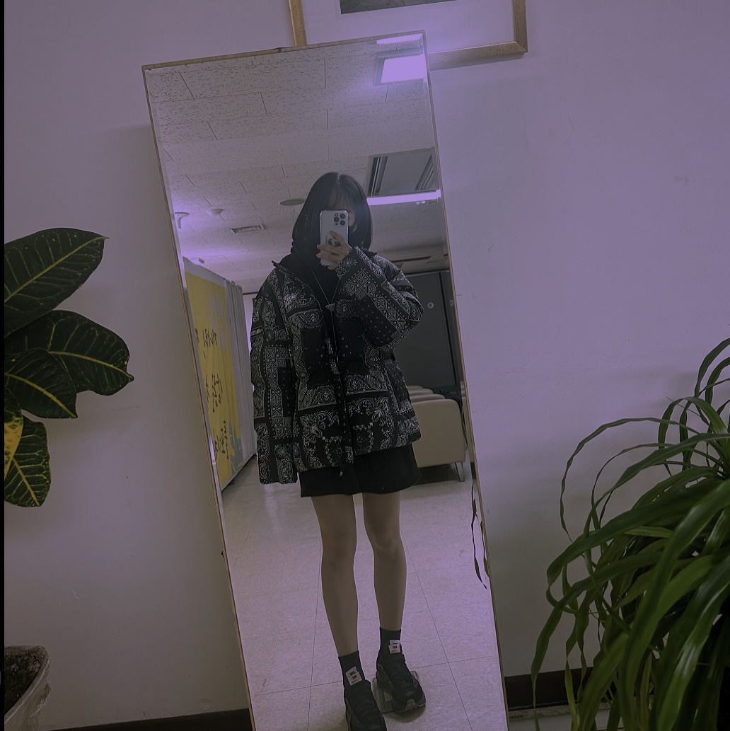 The North Face Novelty Lofty Down Jacket Real Black, Nike x Sacai VaporWaffle Black and Gum 착용 스타일