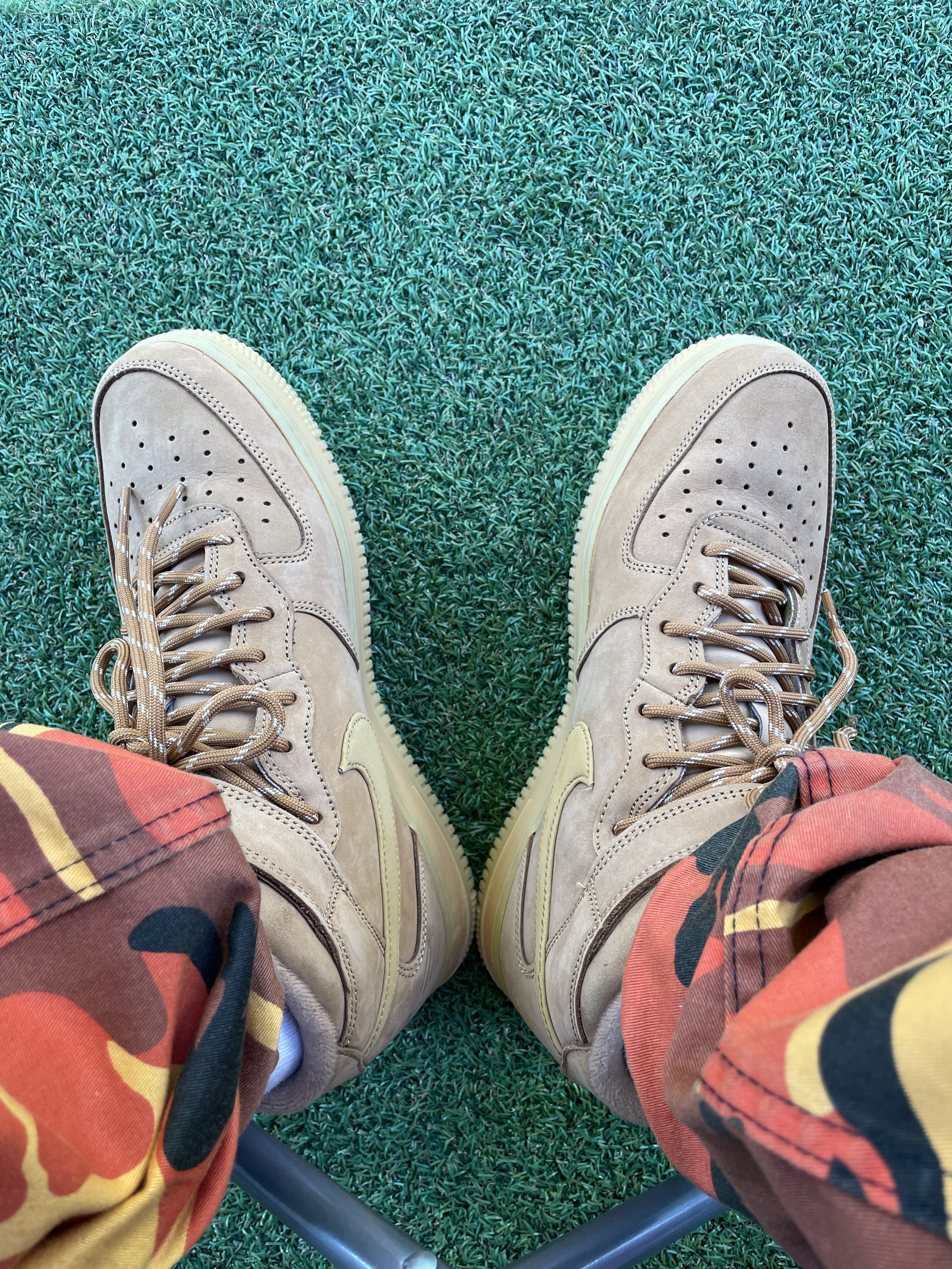 Nike Air Force 1 Mid '07 WB Flax 착용 스타일