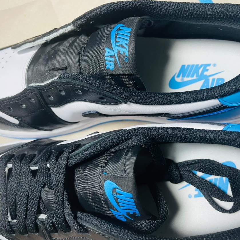 Jordan 1 Retro Low OG Black and Dark Powder Blue 착용 스타일 - 2