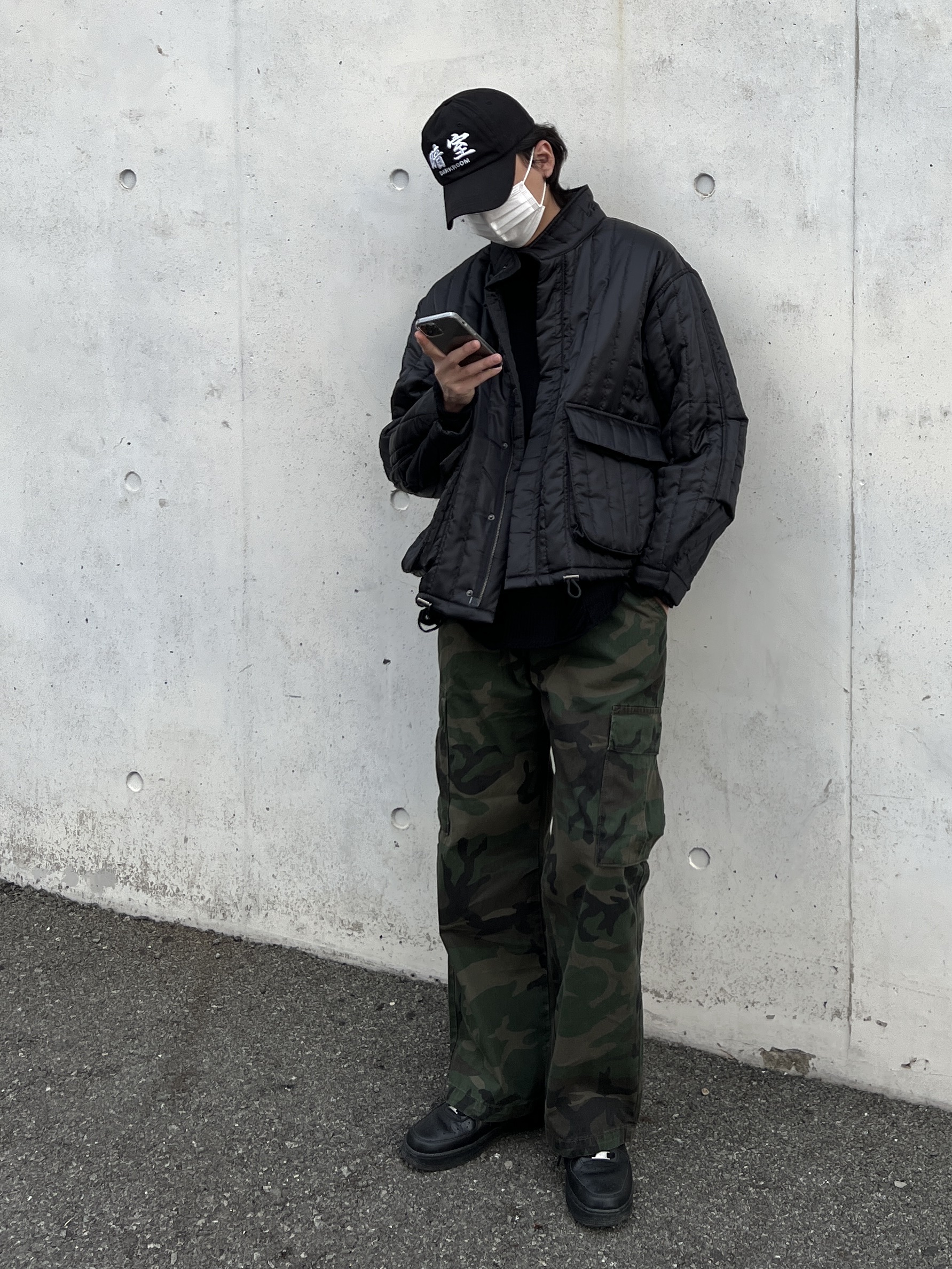 Nike Air Force 1 '07 Low Triple Black 착용 스타일 - 2