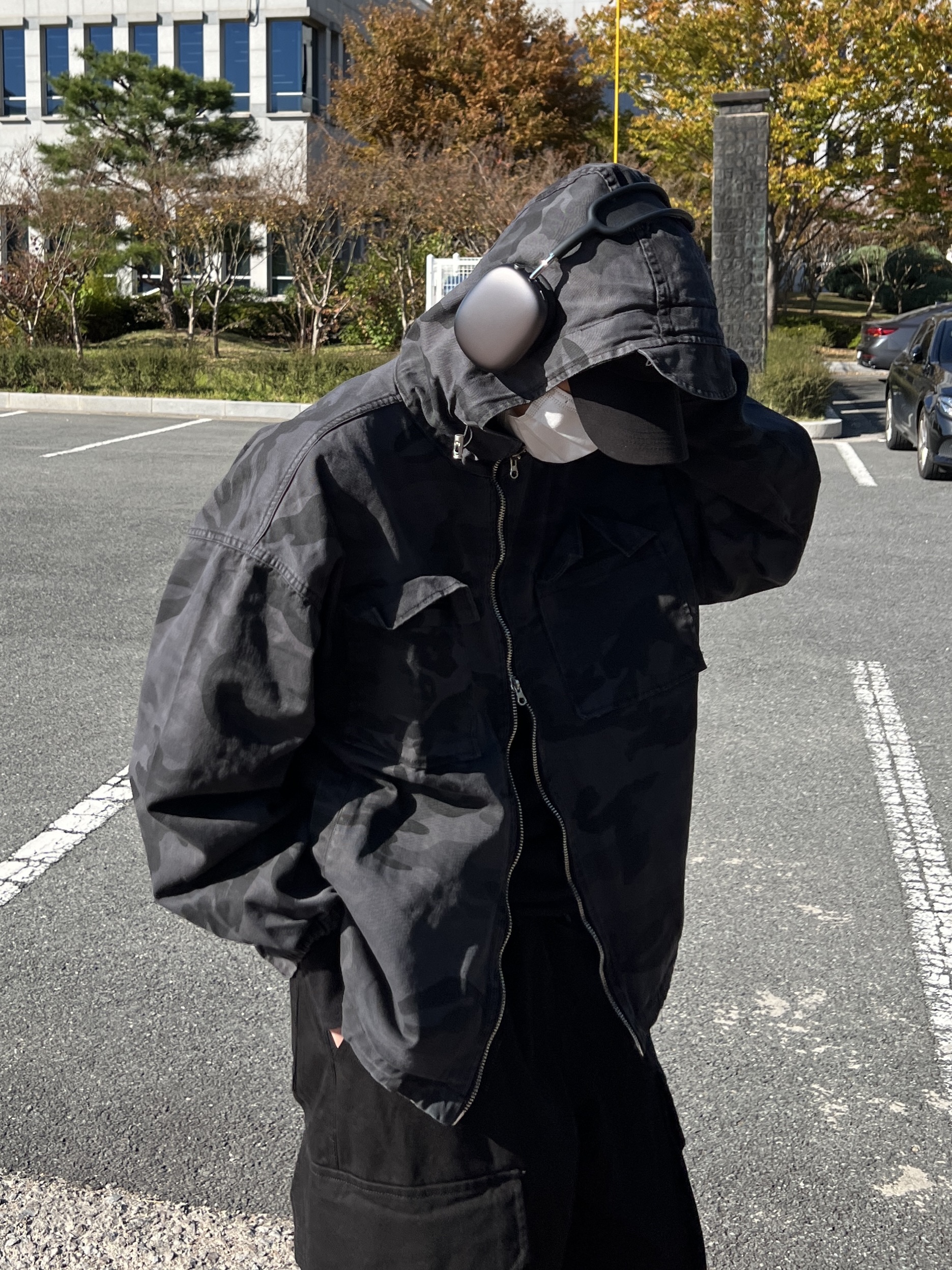 Apple AirPods Max Lightning Space Gray (Korean Ver.), Nike Air Force 1 '07 Low Triple Black 착용 스타일 - 1